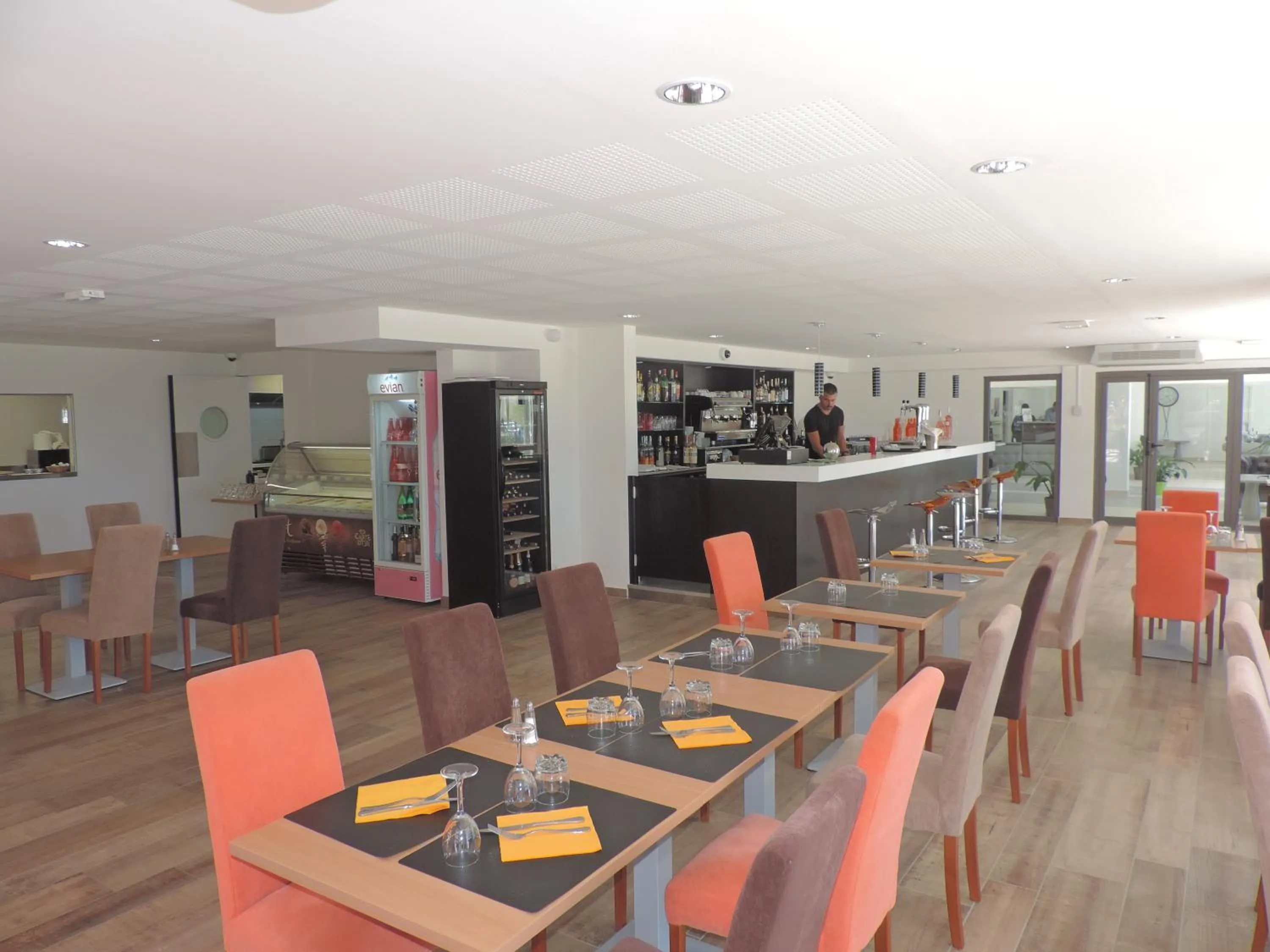 Restaurant/places to eat in Studios Nuitée en Provence