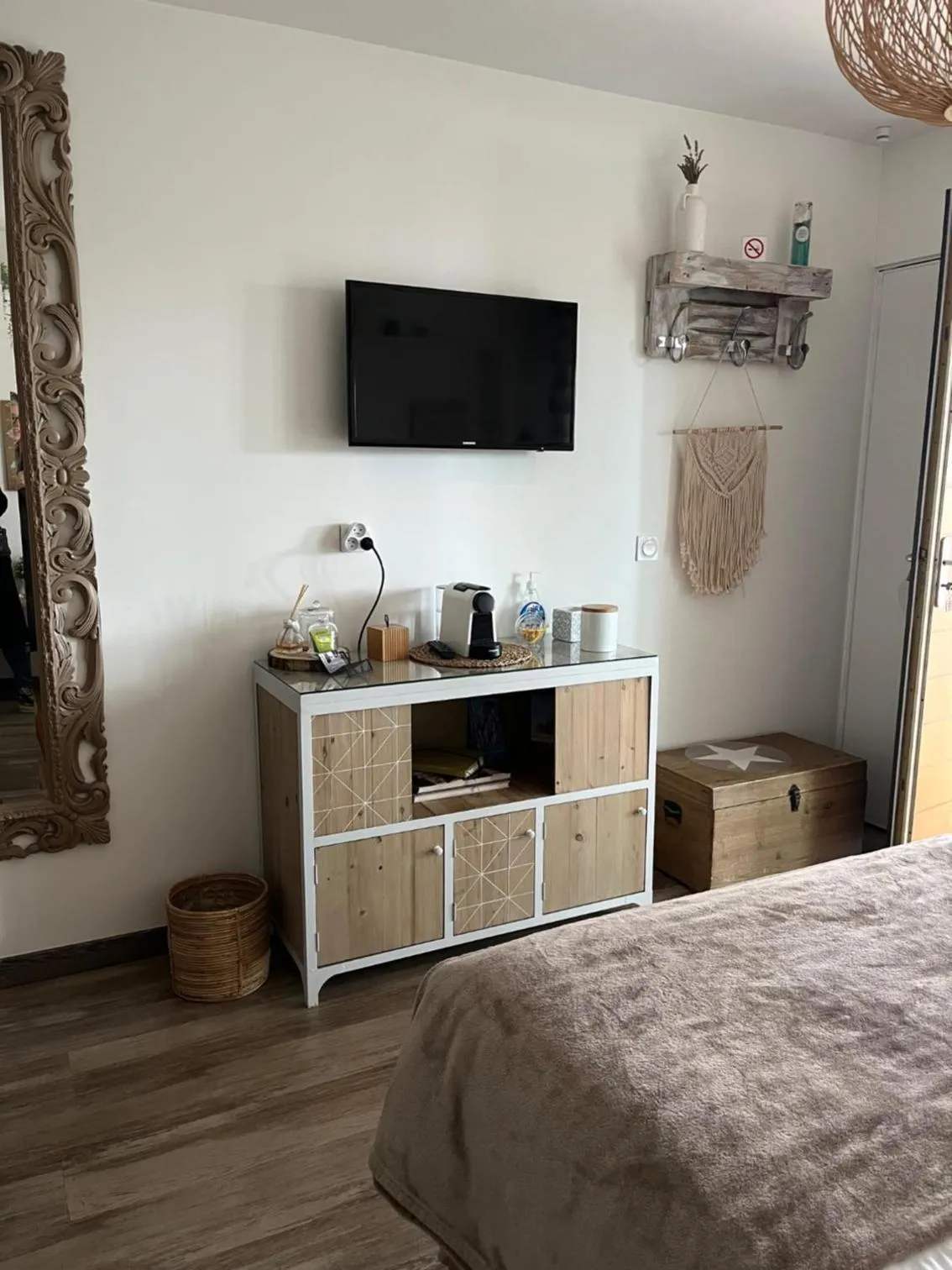 TV and multimedia, Bed in Studios Nuitée en Provence