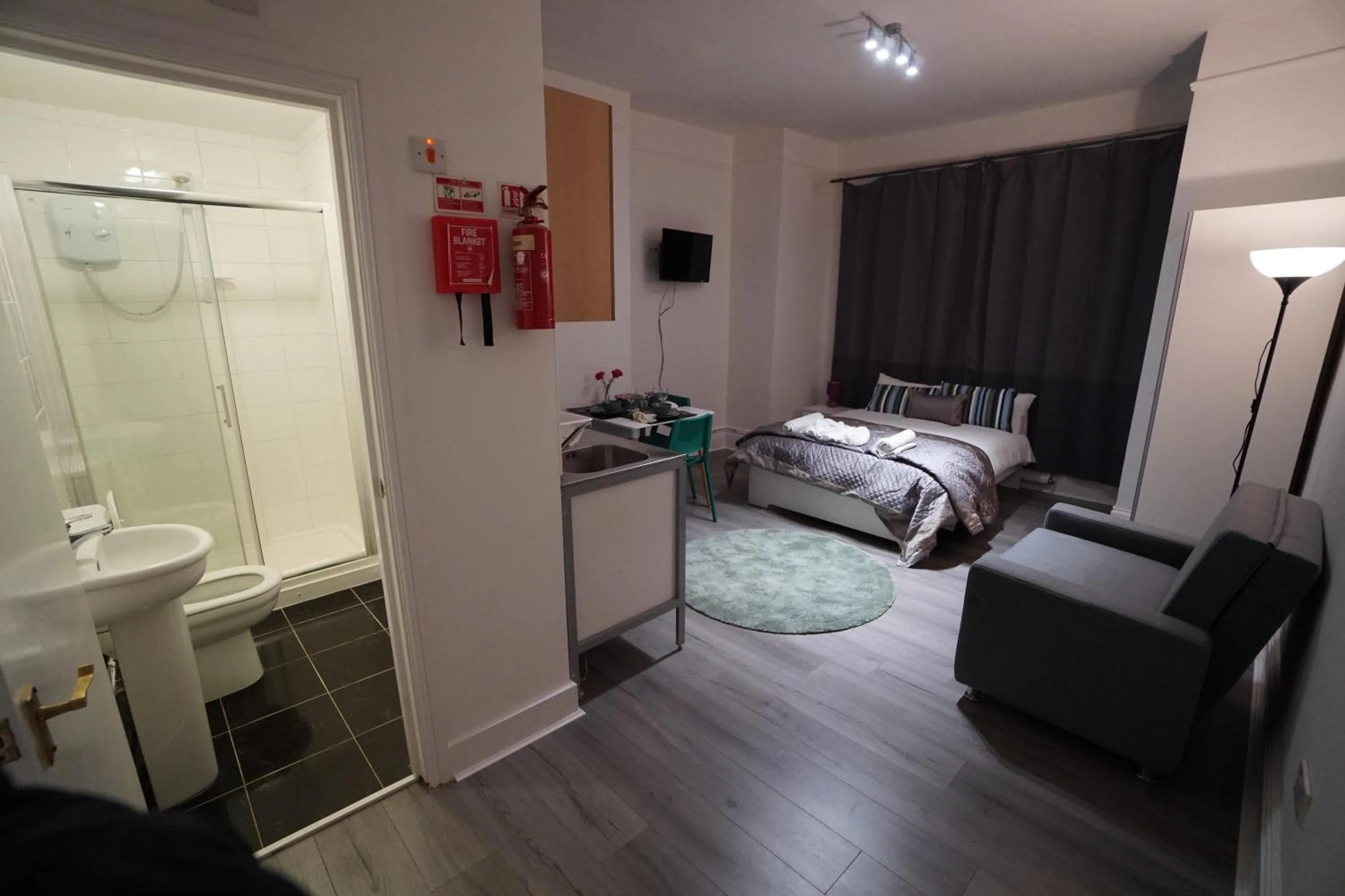 Bed in London Queen Park Apartments