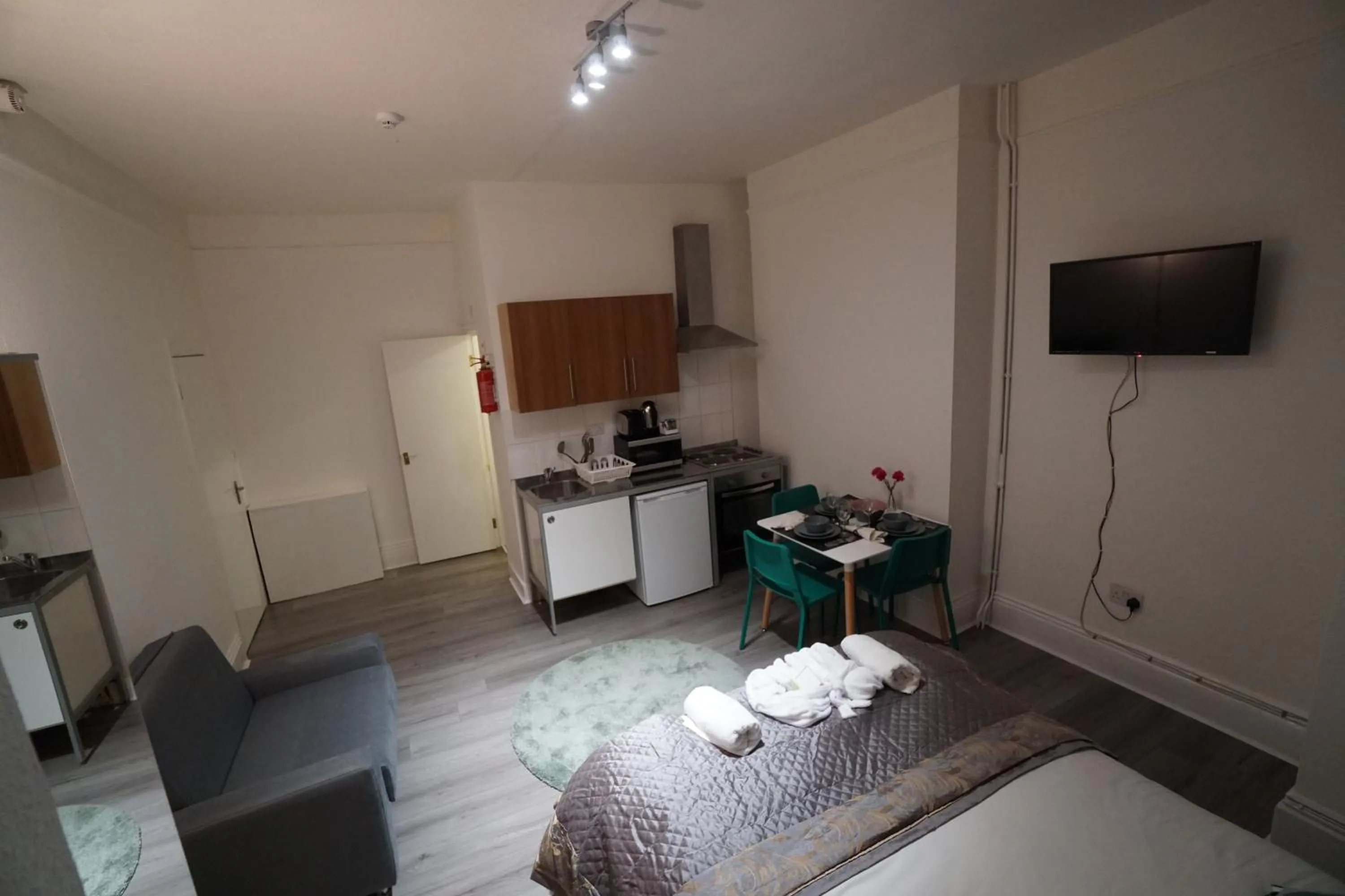 Bed in London Queen Park Apartments