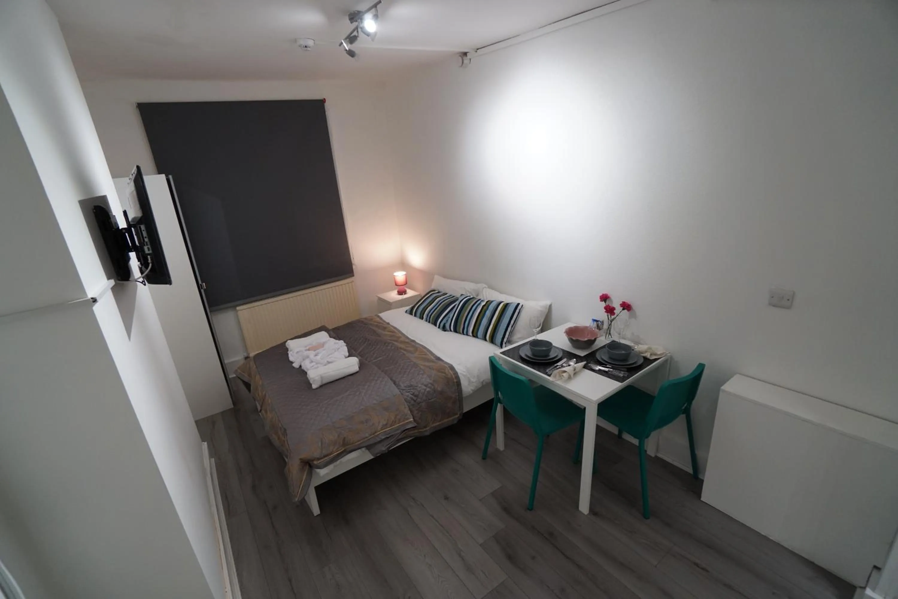 Bed in London Queen Park Apartments