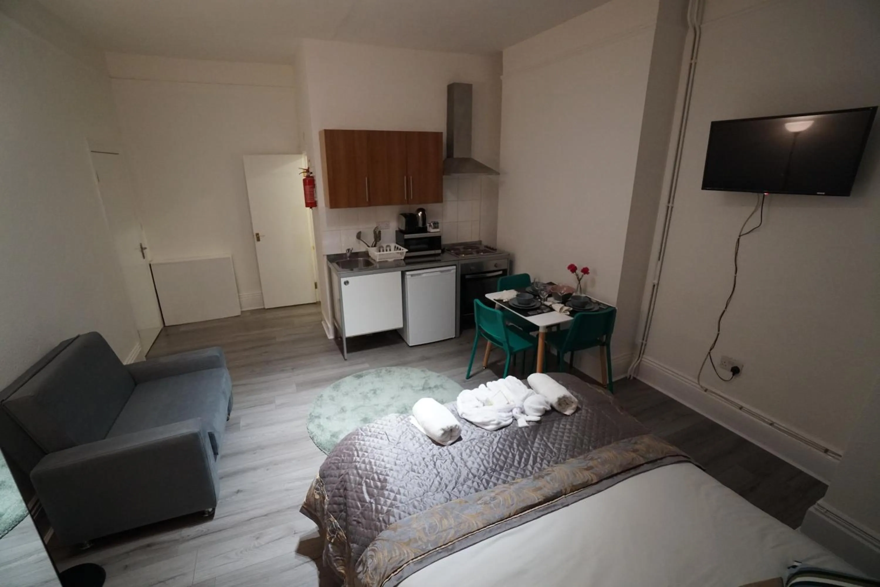 Bed in London Queen Park Apartments