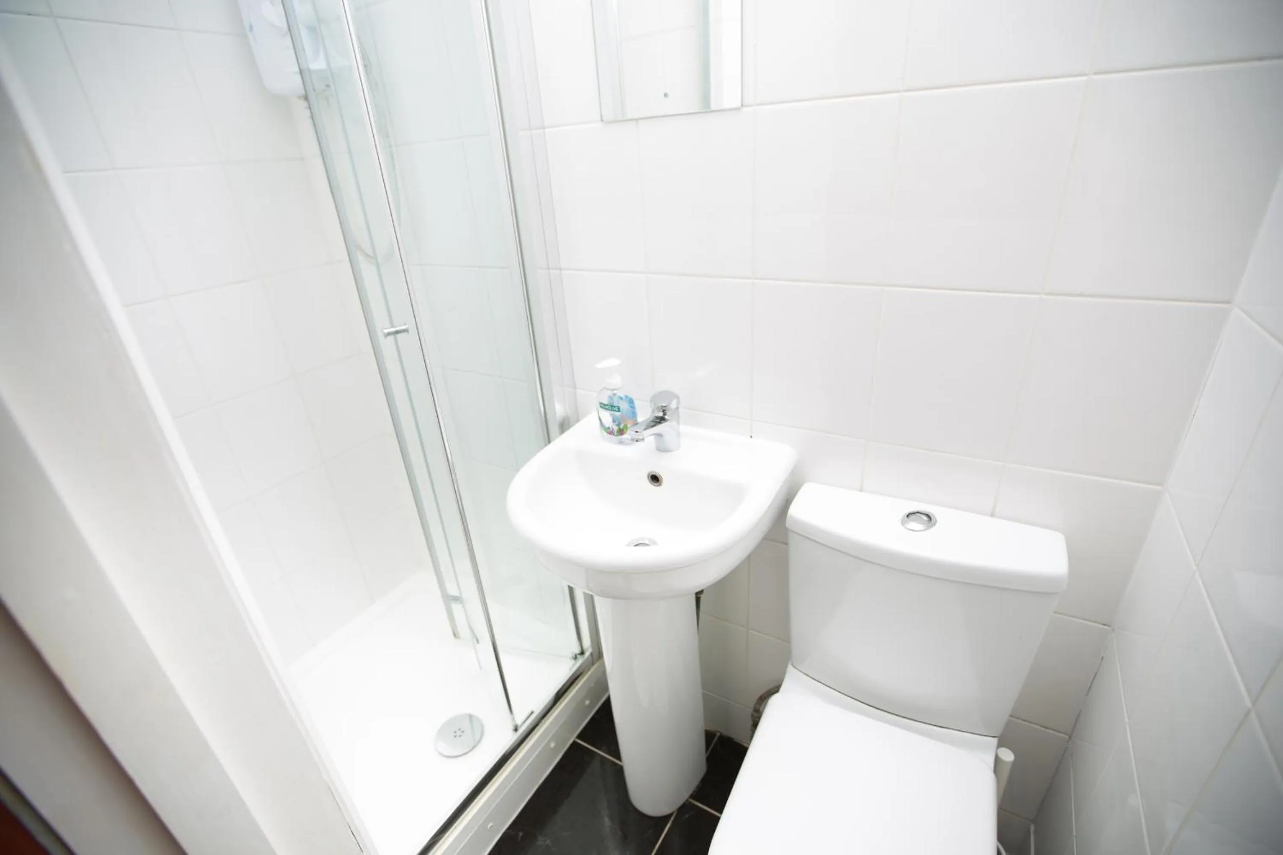 Bathroom in London Queen Park Apartments