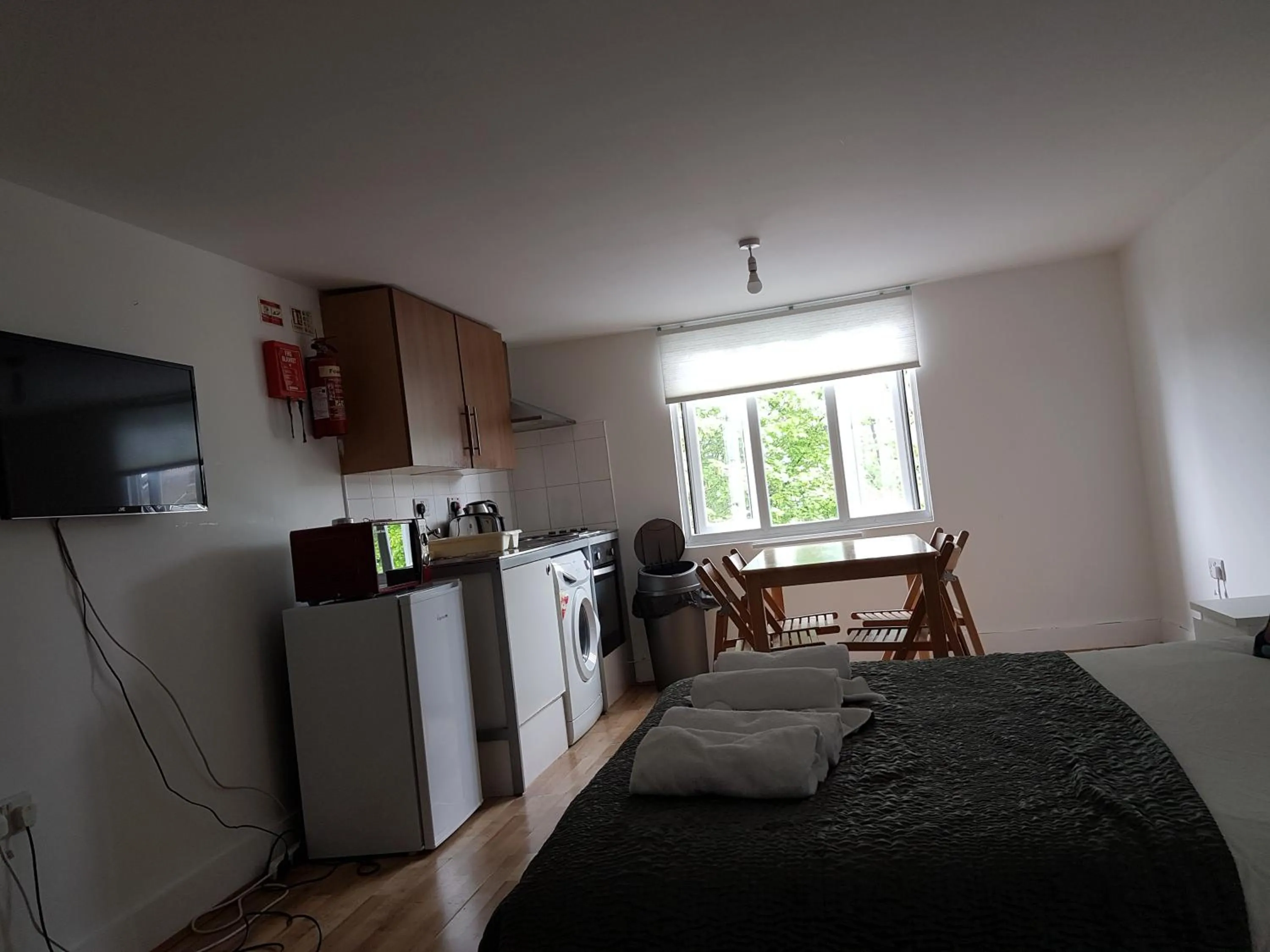 Bed in London Queen Park Apartments