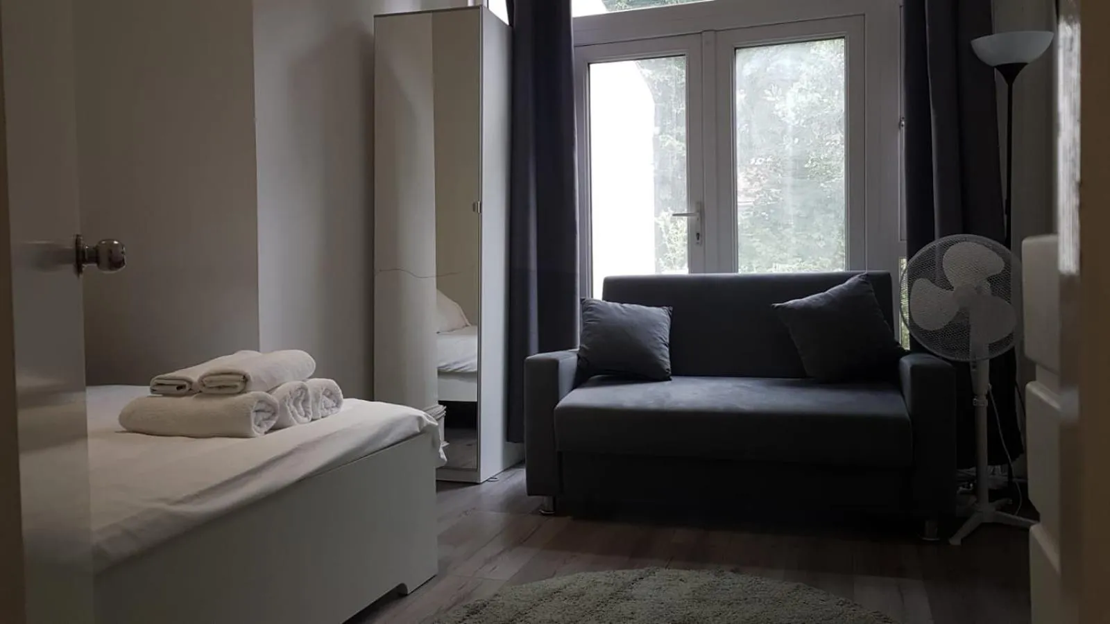 Bed in London Queen Park Apartments