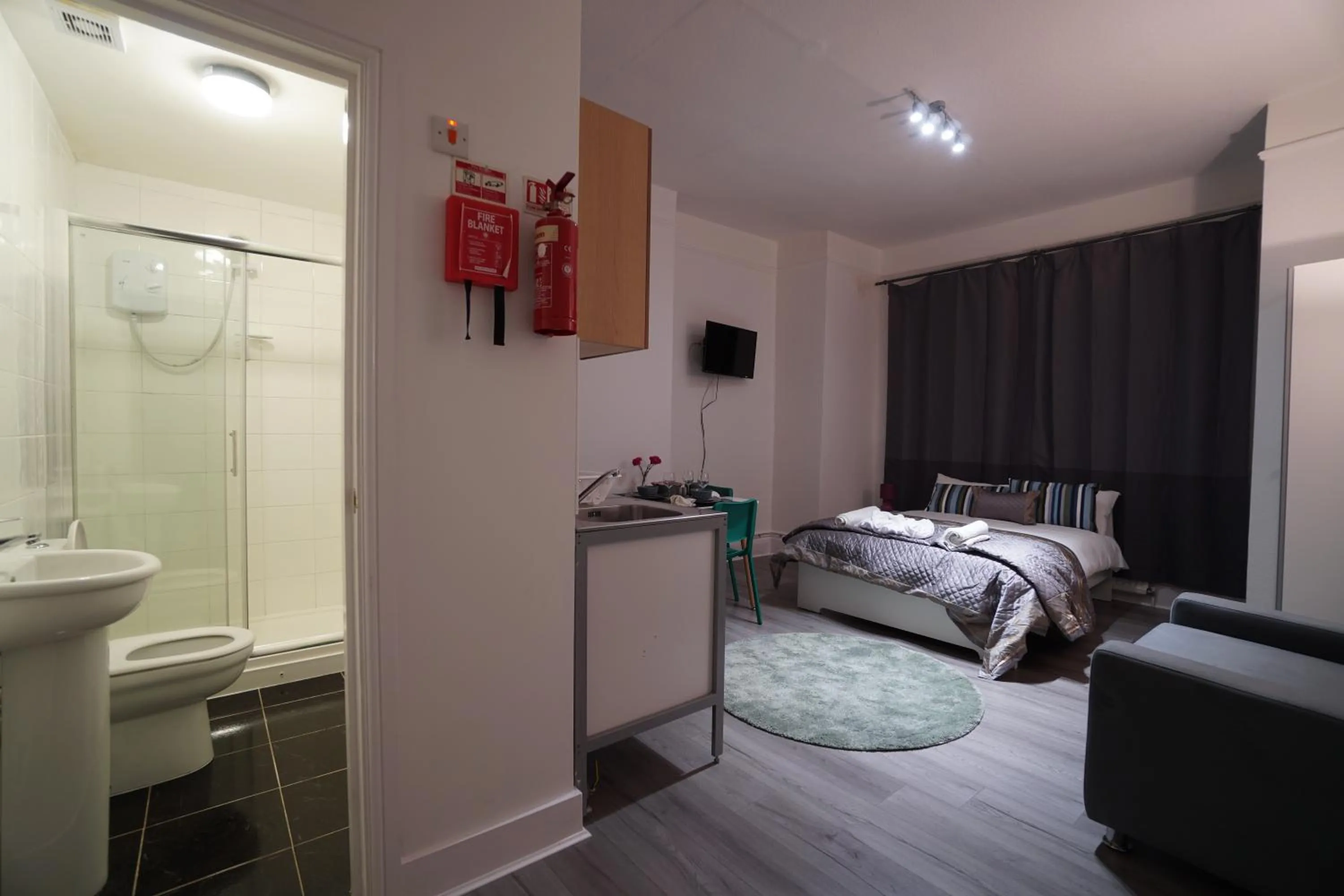 Bed in London Queen Park Apartments