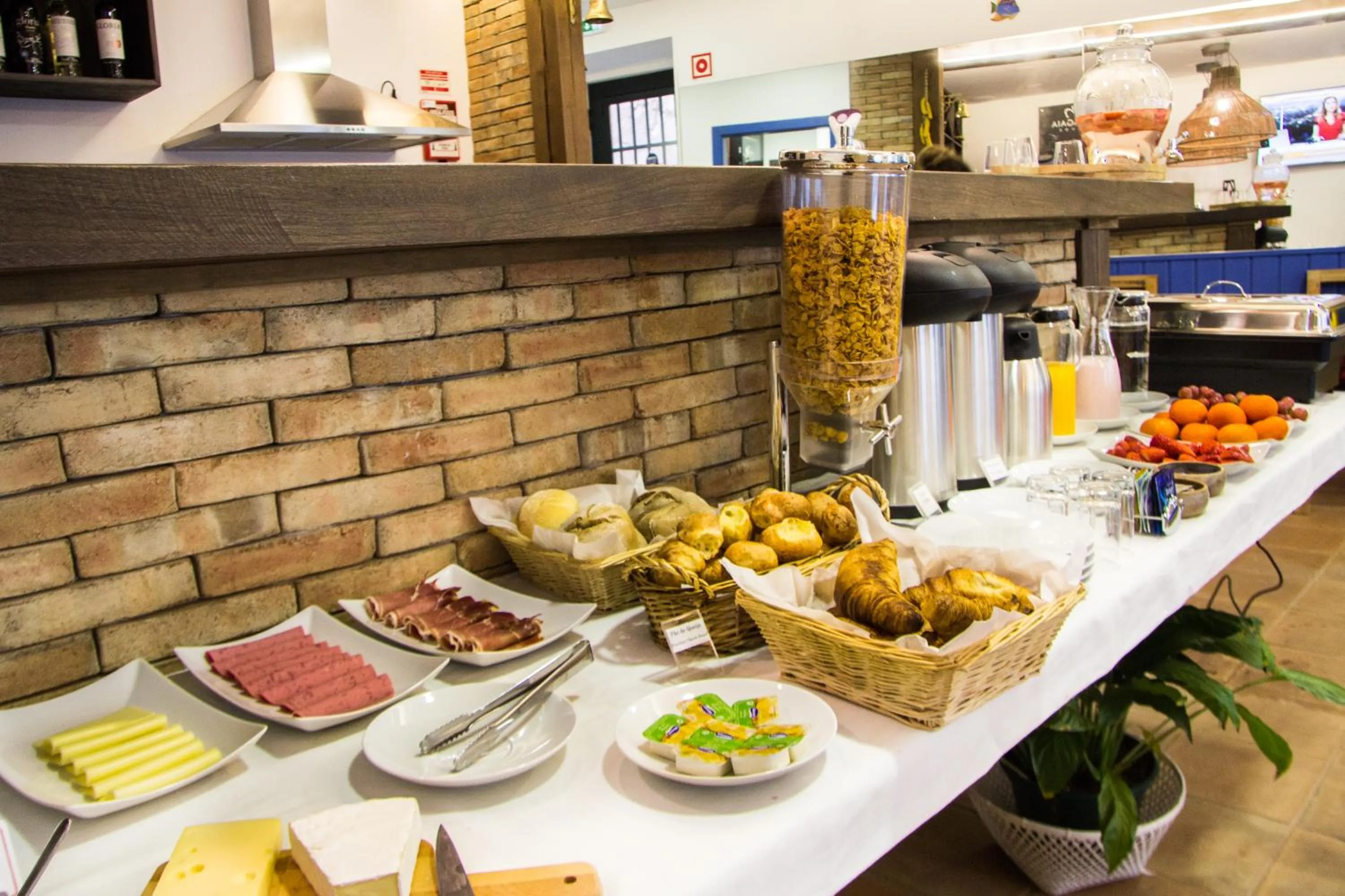 Breakfast in Miragaia House