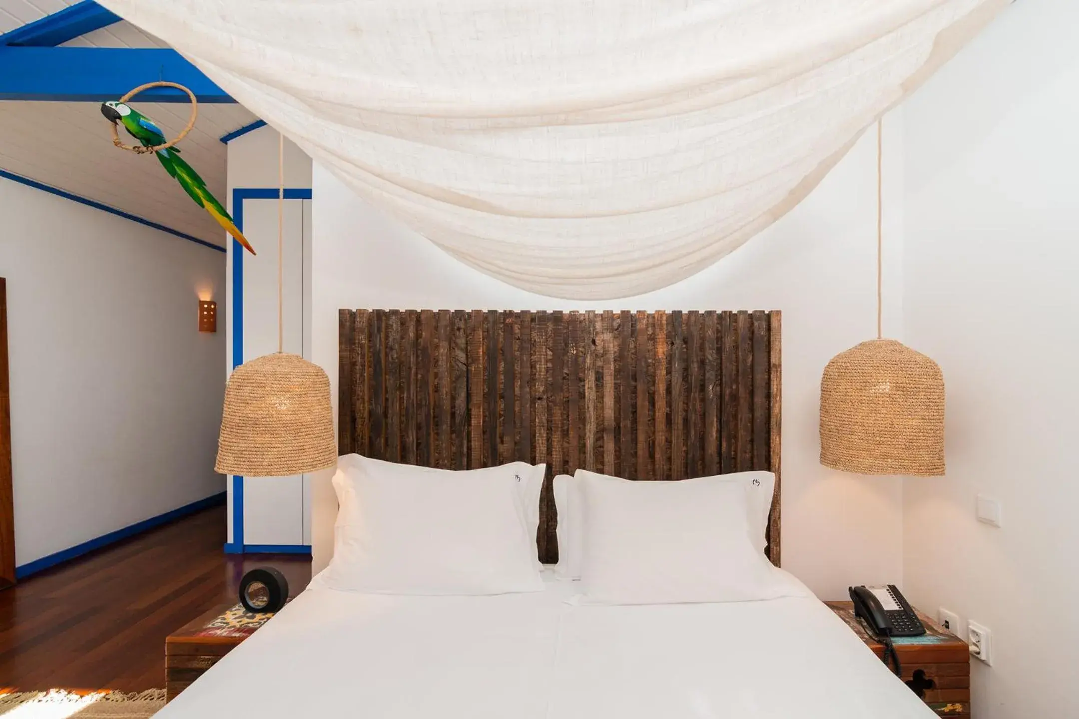 Deluxe Double Room with Bath in Miragaia House Deluxe Double Room with Bath in Miragaia House