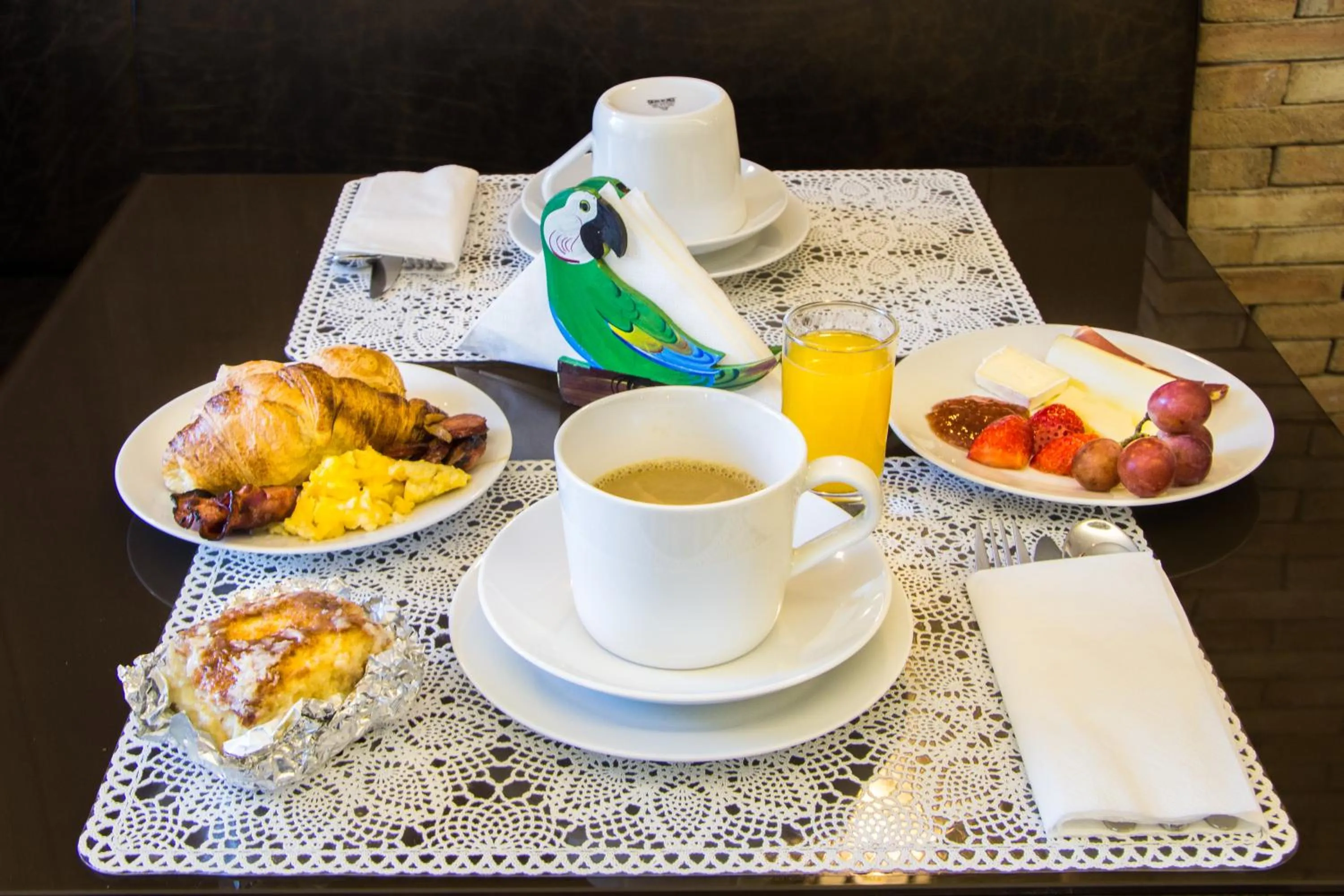 Breakfast in Miragaia House