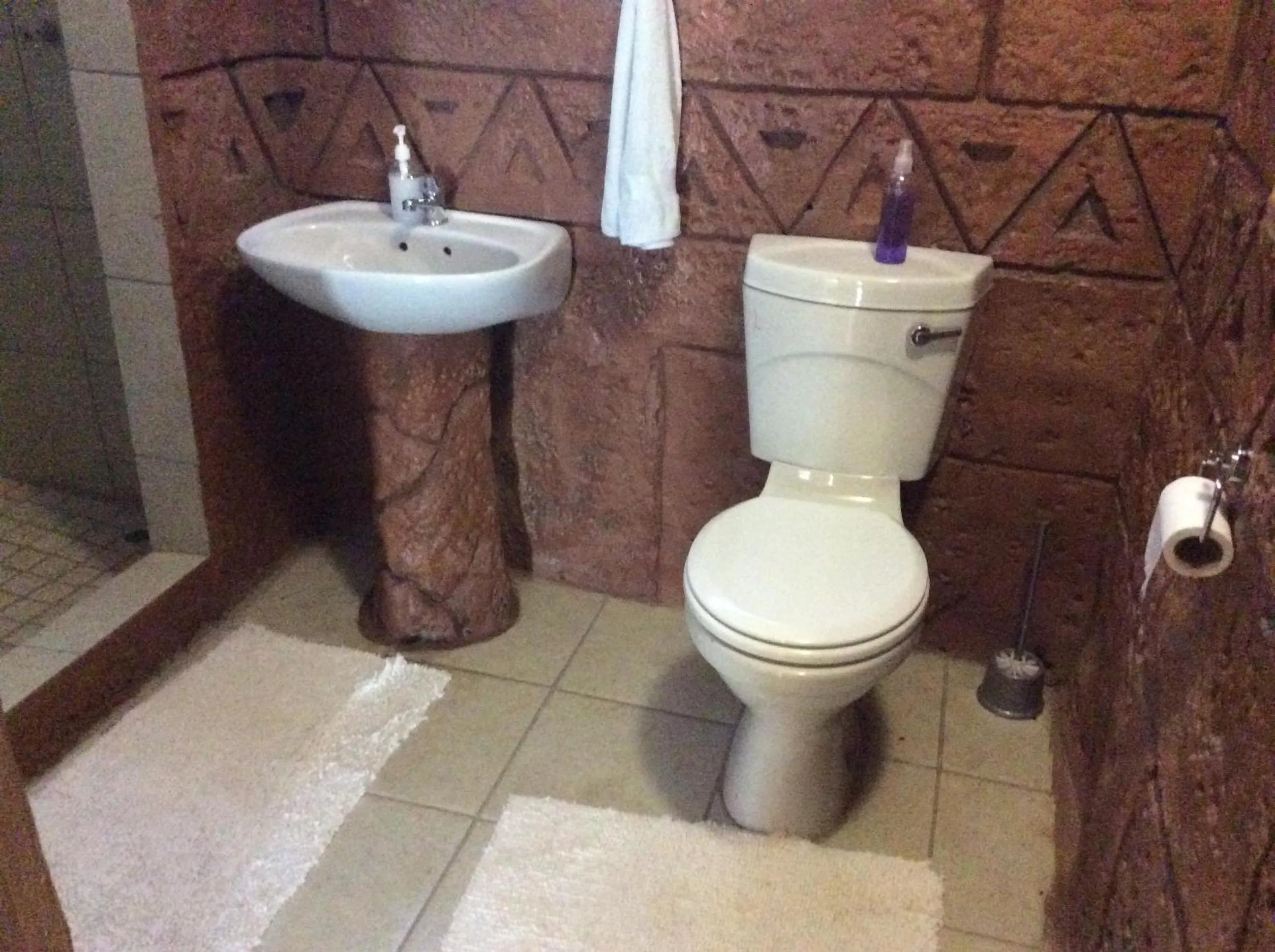 Bathroom in Klein Paradys Lodge - Polokwane