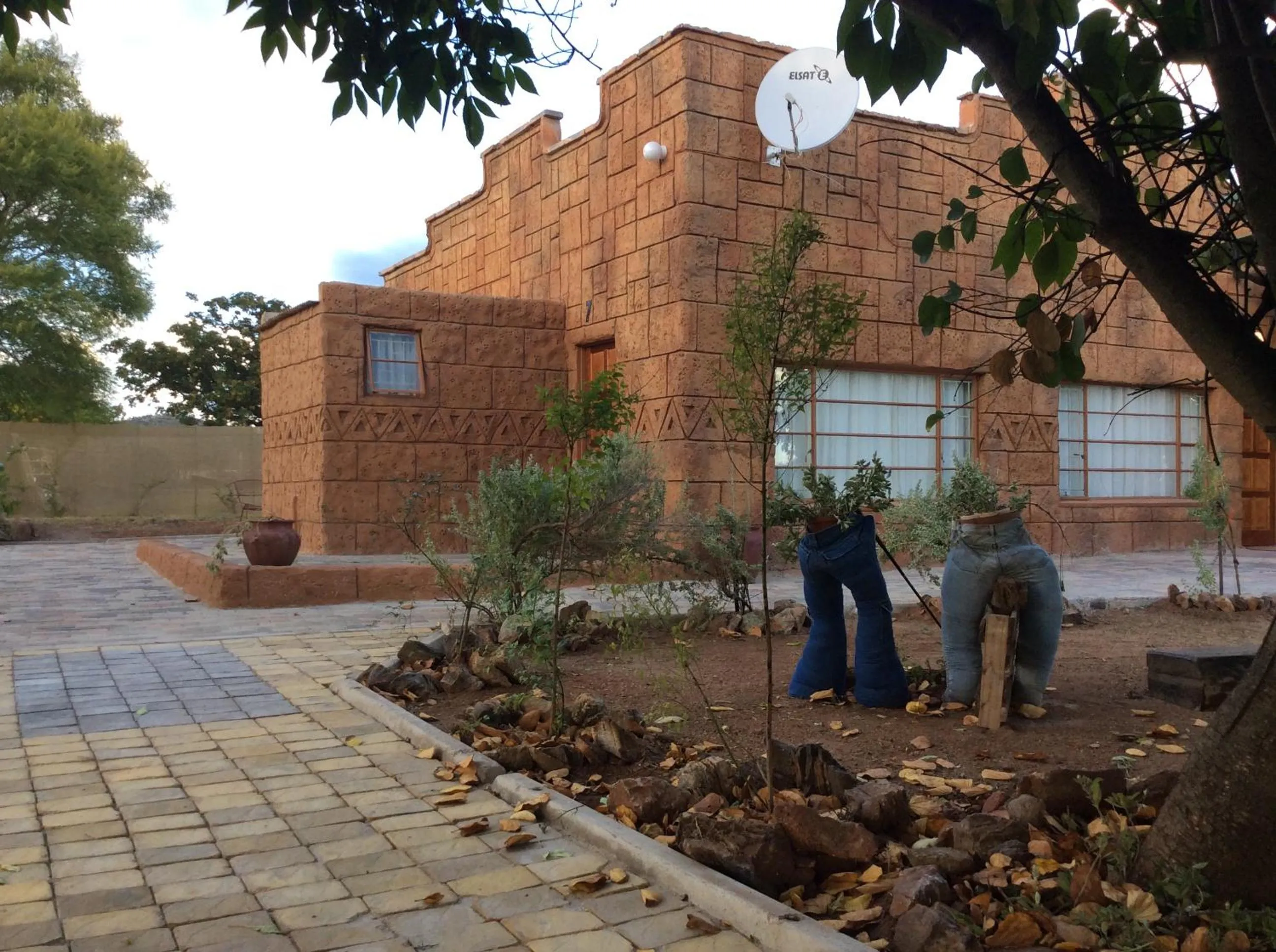 Facade/entrance in Klein Paradys Lodge - Polokwane