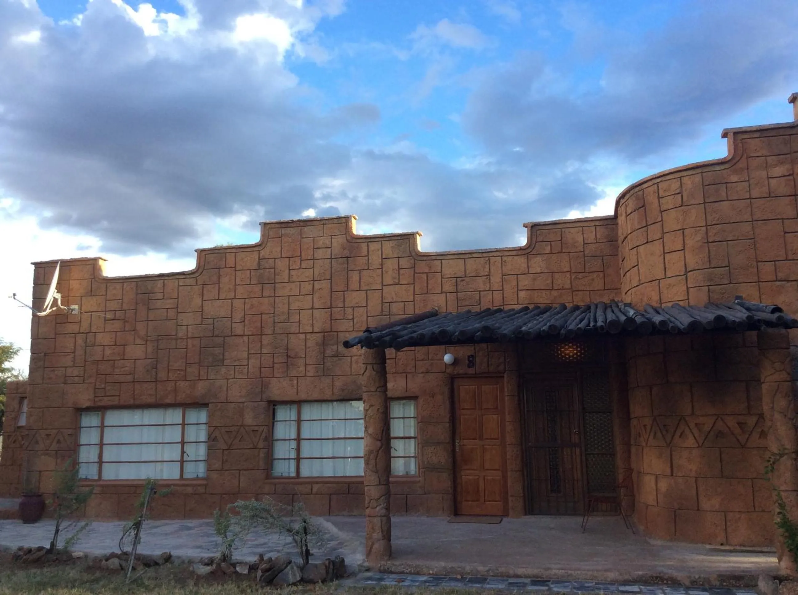 Facade/entrance in Klein Paradys Lodge - Polokwane