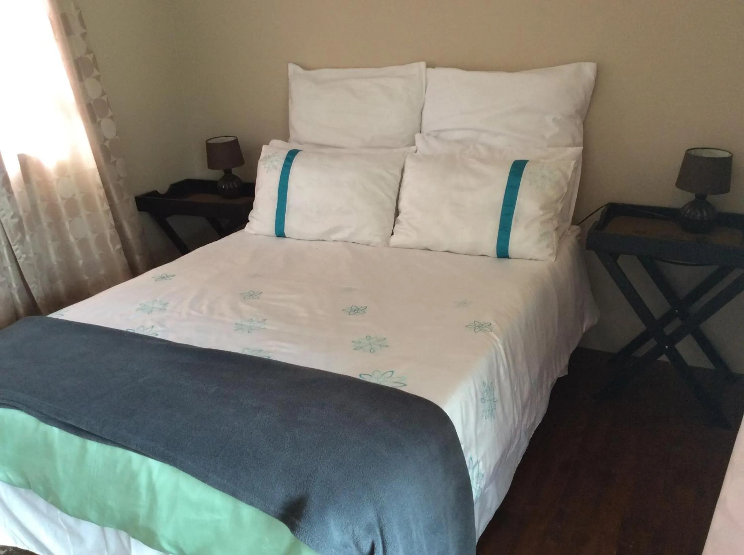 Garden view, Bed in Klein Paradys Lodge - Polokwane