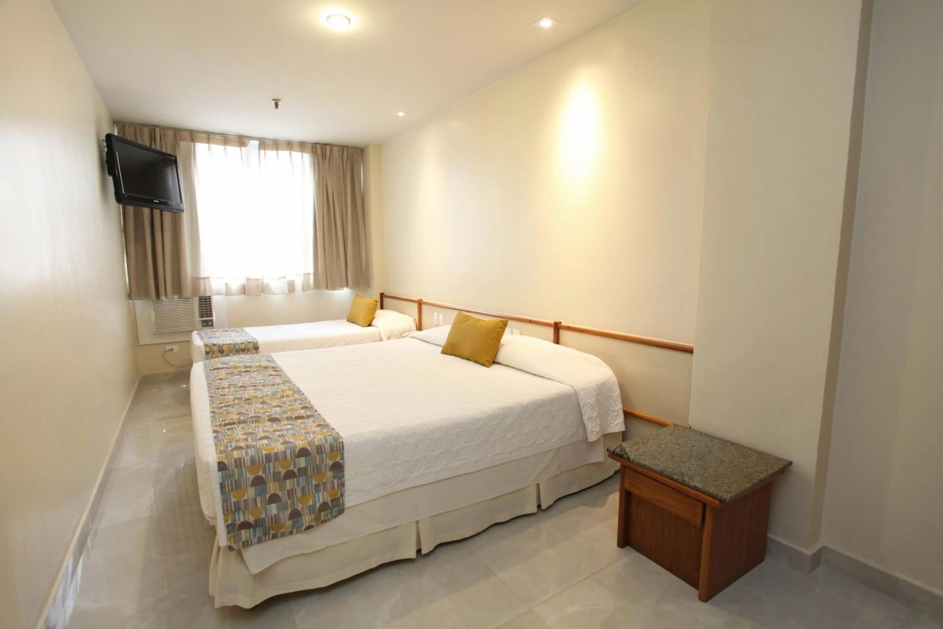 Bed in Mengo Palace Hotel