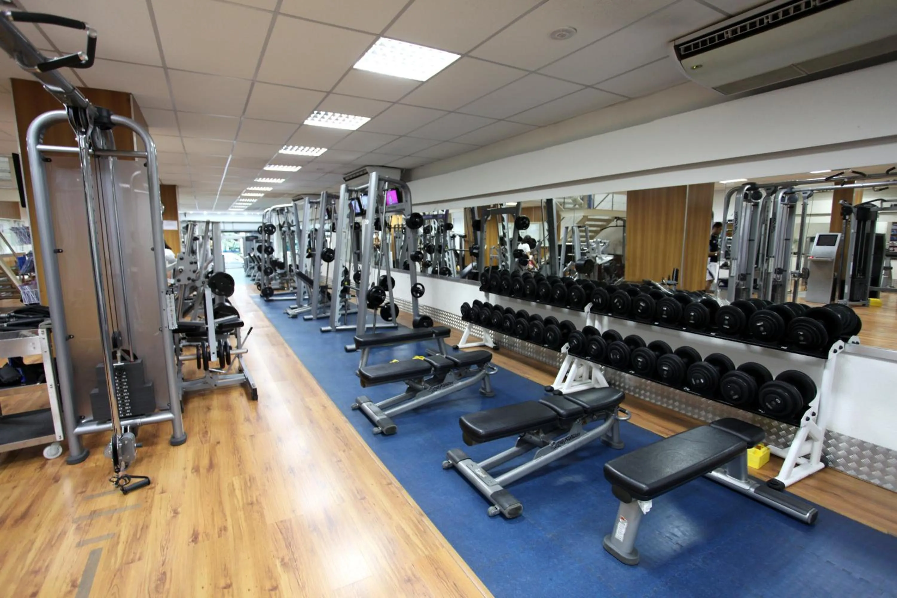 Fitness centre/facilities in Mengo Palace Hotel