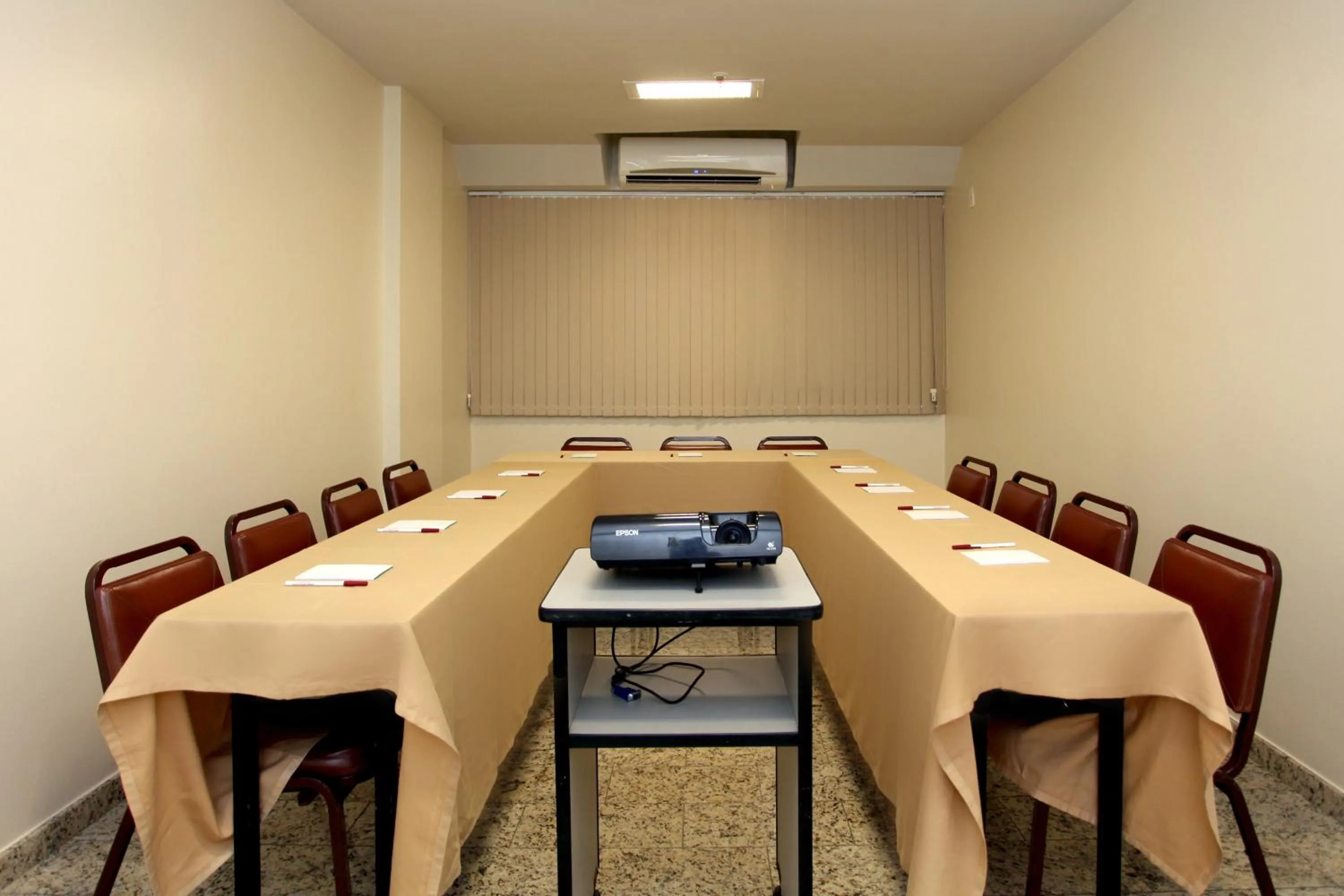 Meeting/conference room in Mengo Palace Hotel