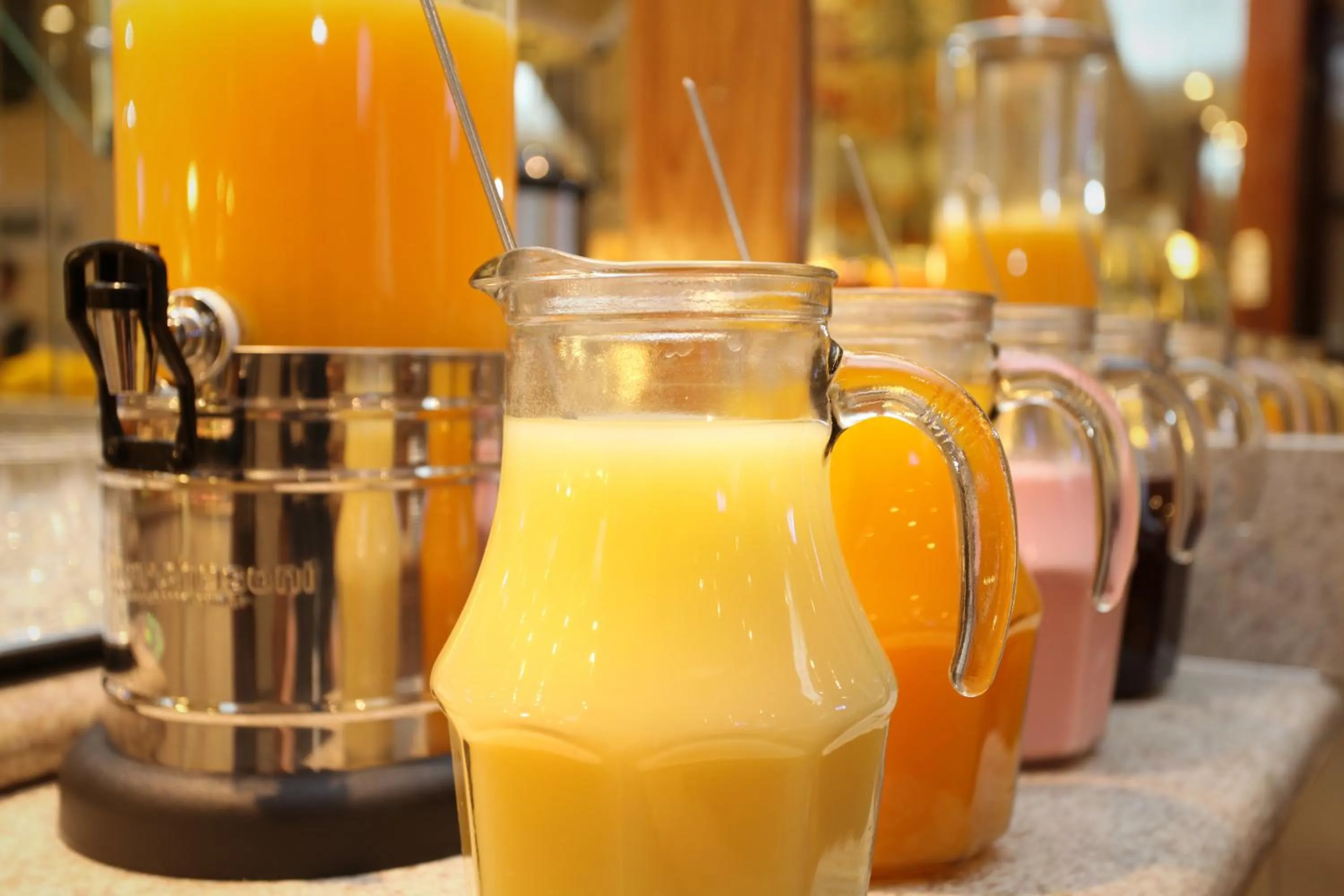 Restaurant/places to eat in Mengo Palace Hotel