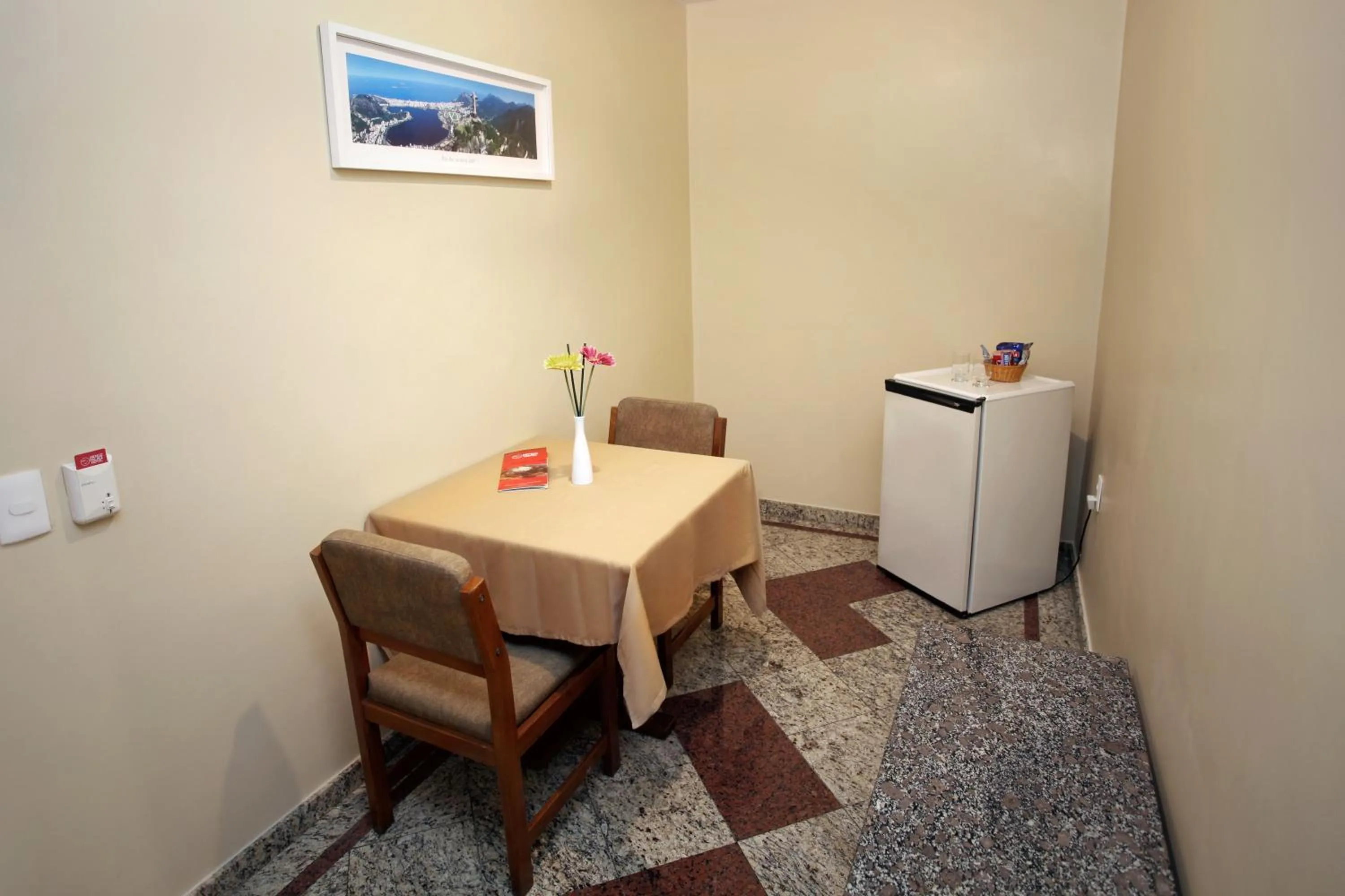 Dining area in Mengo Palace Hotel