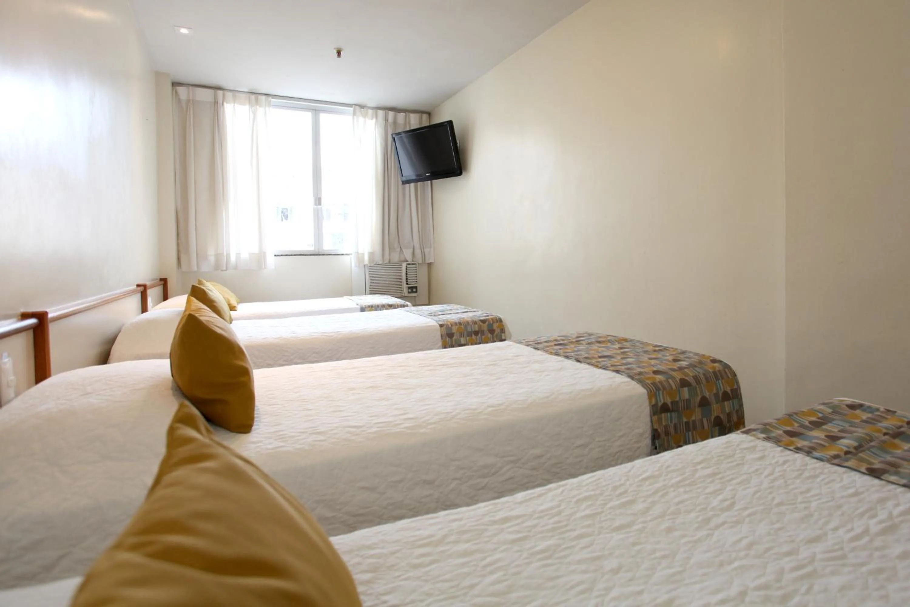 Bed in Mengo Palace Hotel