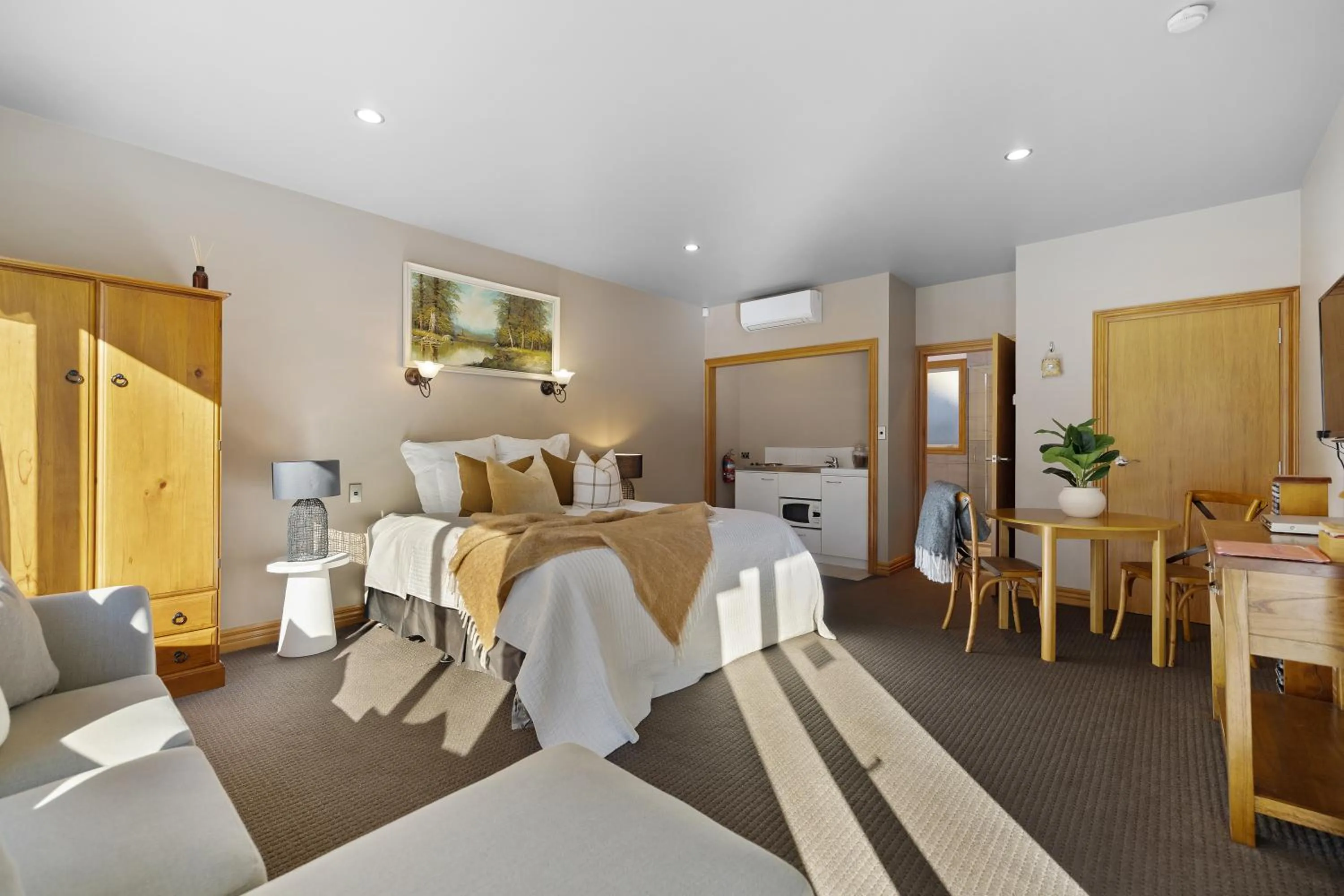 Bedroom in The Shan's Lodge