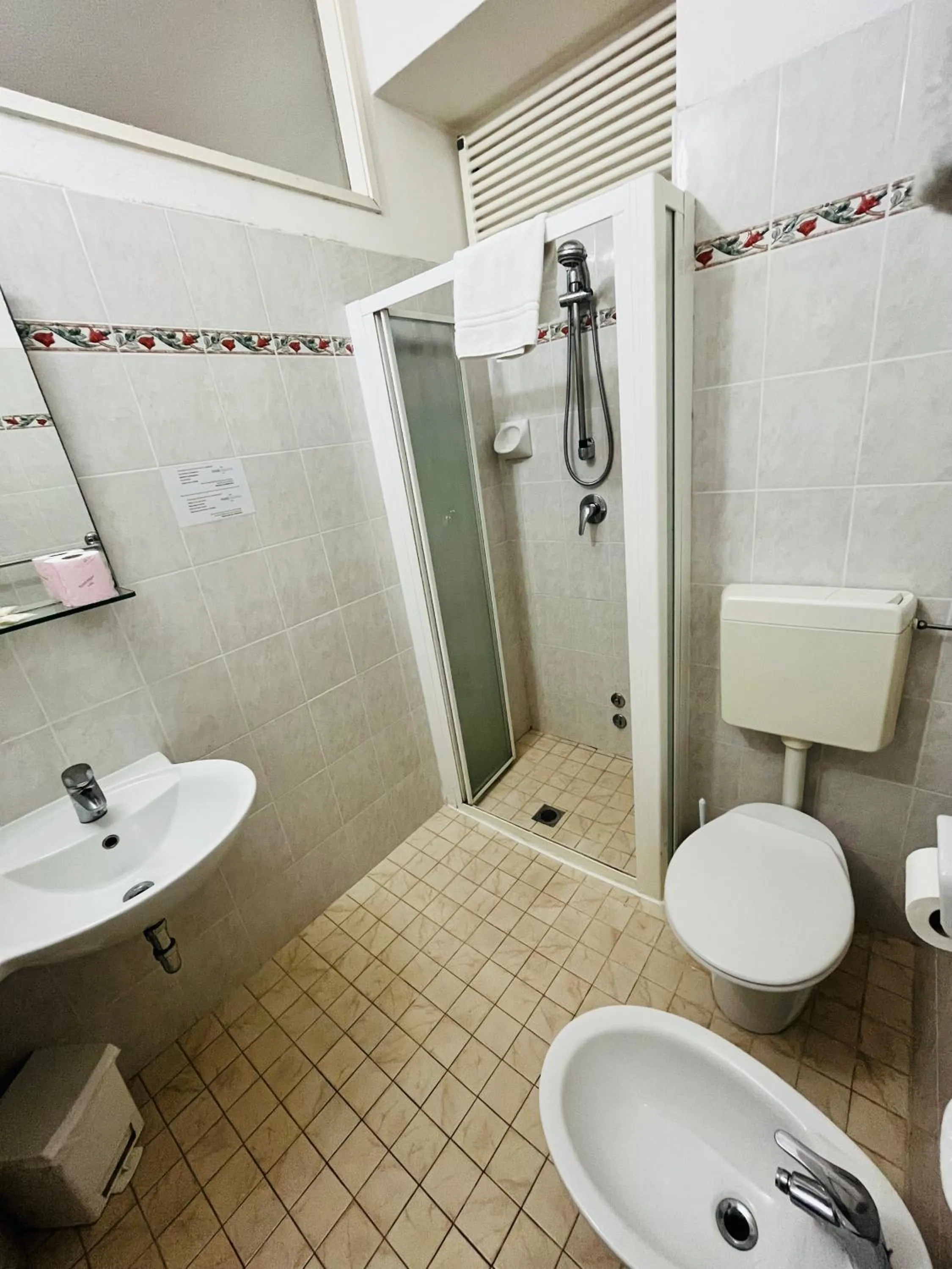 Bathroom in Hotel Columbia Frontemare