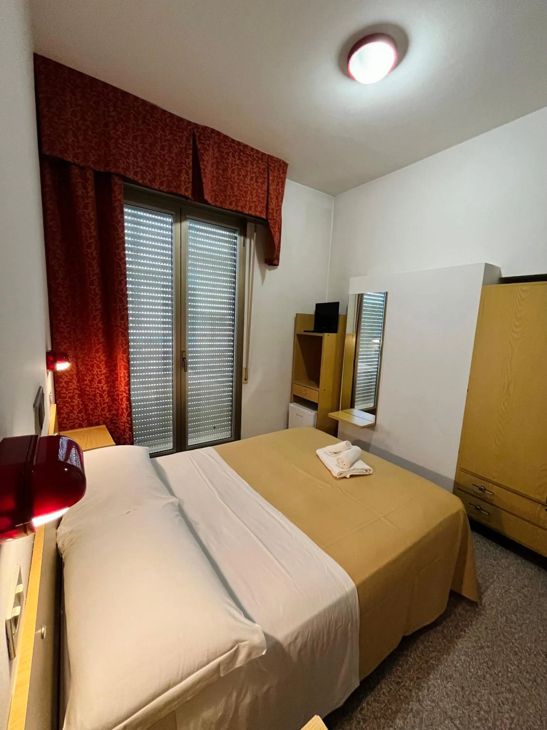 Bedroom, Bed in Hotel Columbia Frontemare