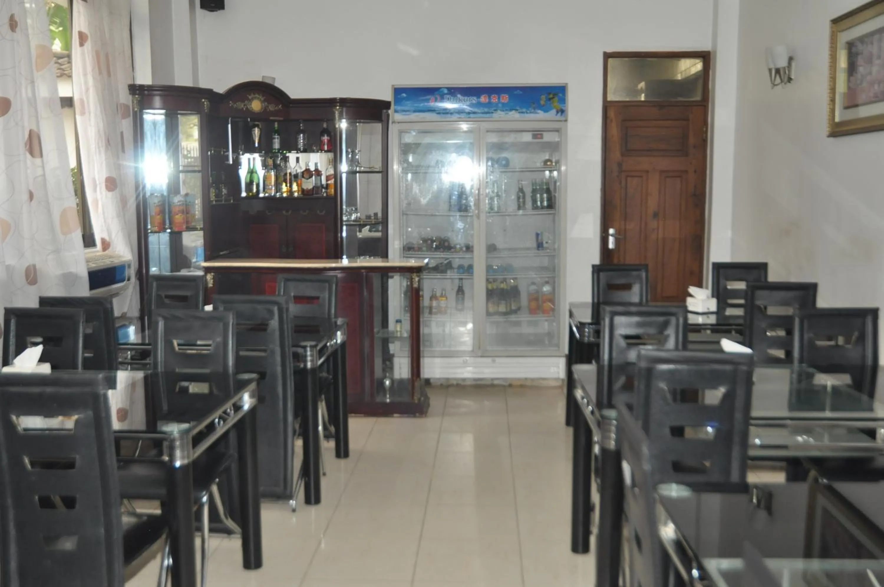 Restaurant/Places to Eat in Hotel de Mag Deluxe