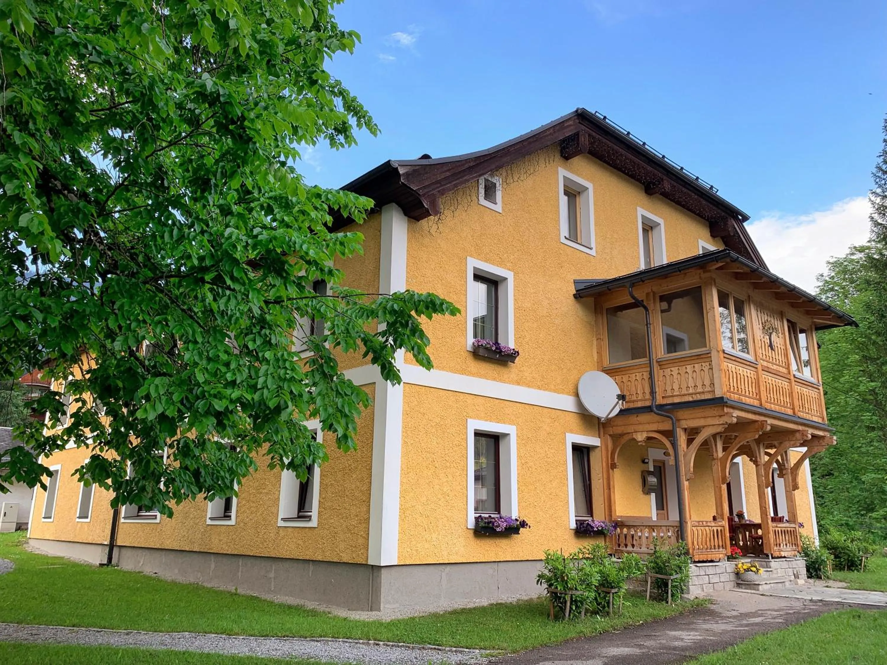 Facade/entrance in Der Ulmenhof