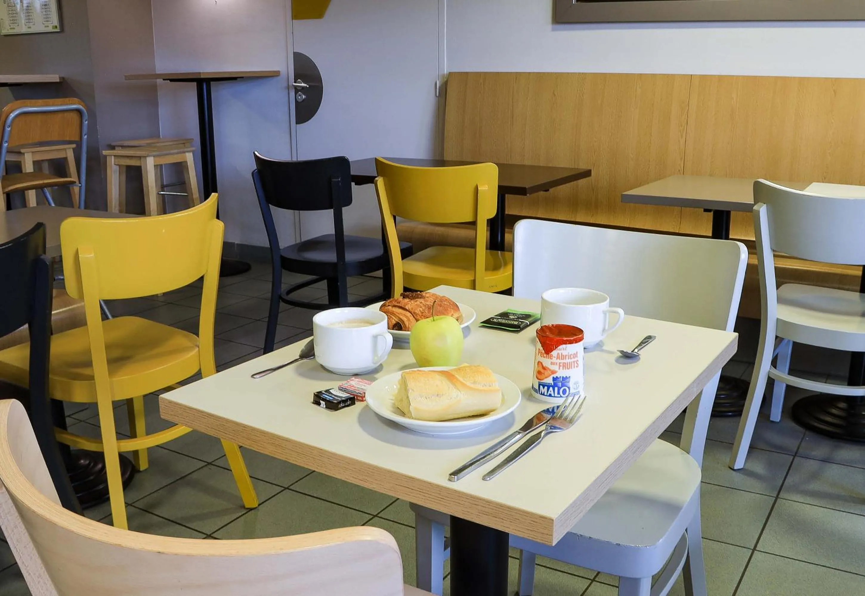 Breakfast in B&B HOTEL Dijon Marsannay