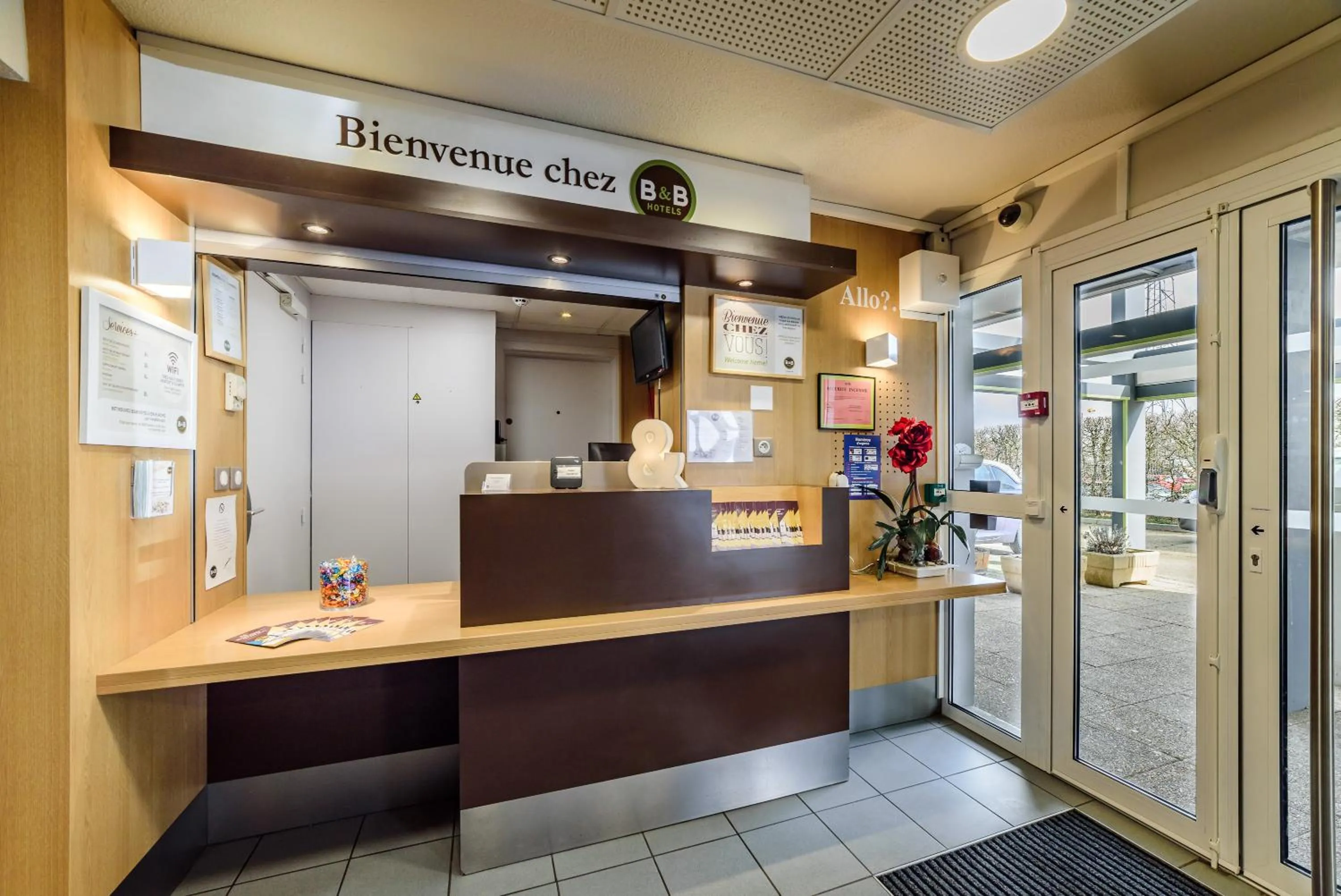 Lobby or reception in B&B HOTEL Dijon Marsannay