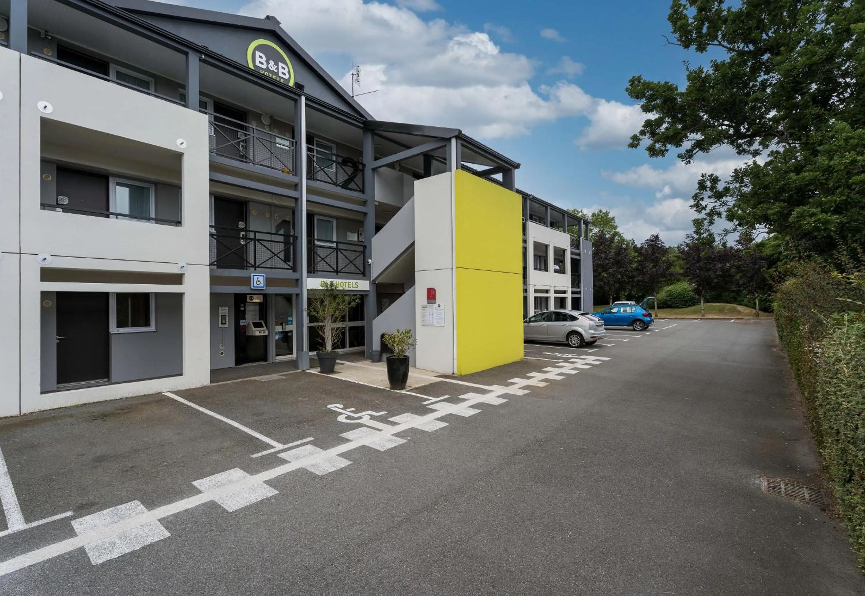 Property building in B&B HOTEL Vannes Est Golfe du Morbihan