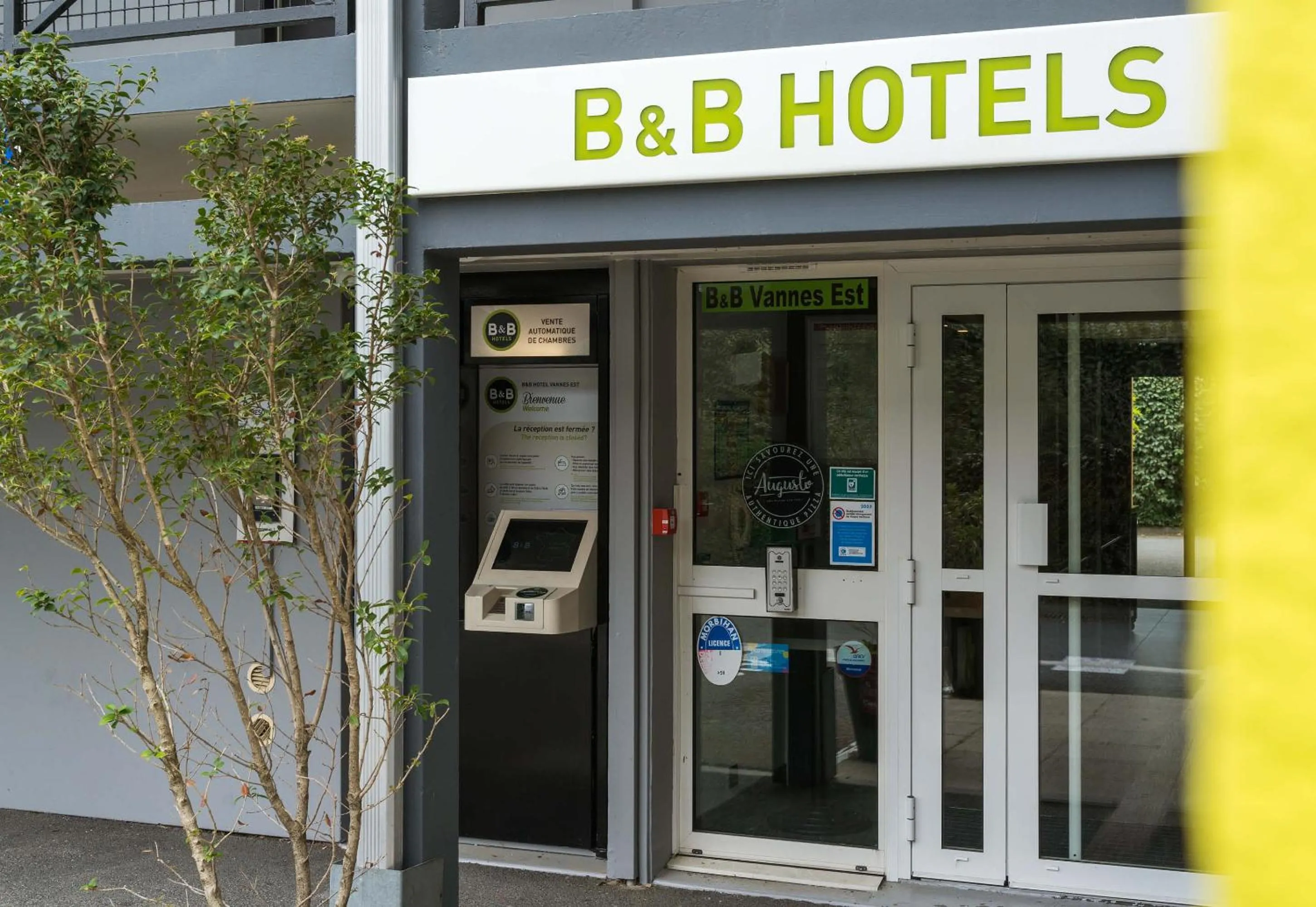 Facade/entrance in B&B HOTEL Vannes Est Golfe du Morbihan