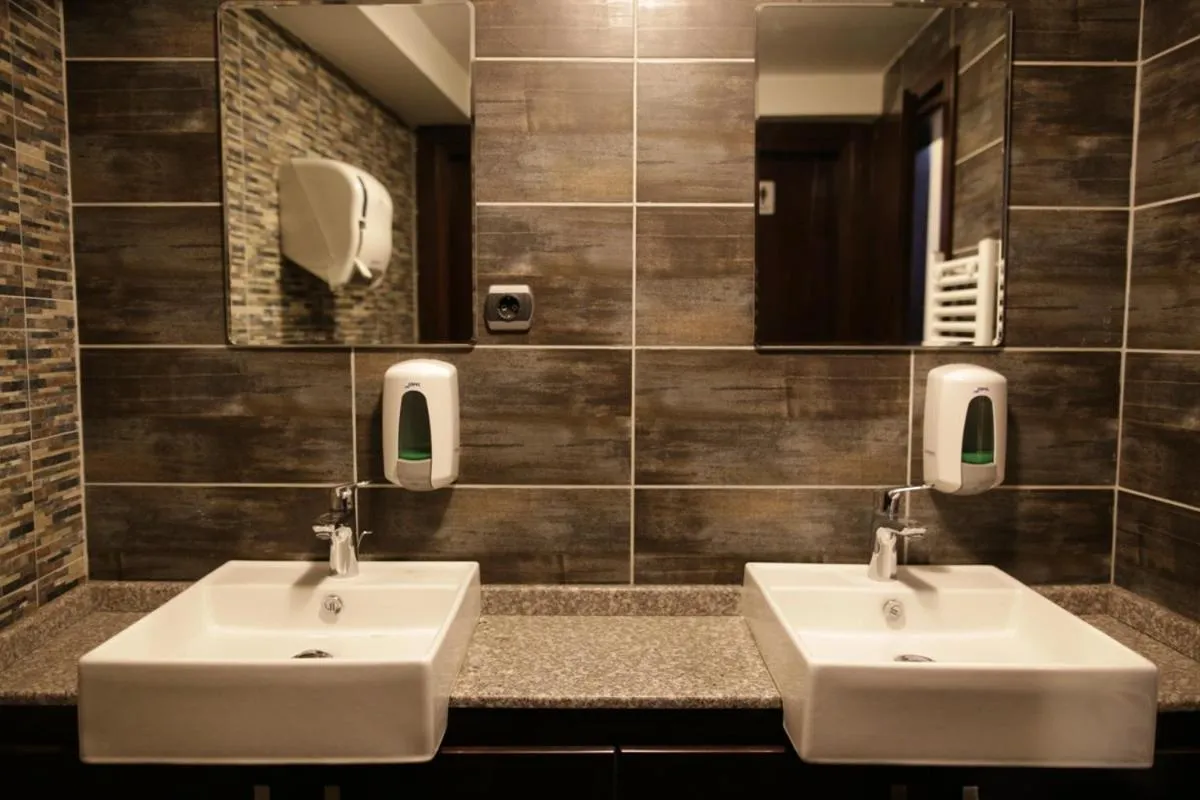 Toilet in Hotel Bulevar