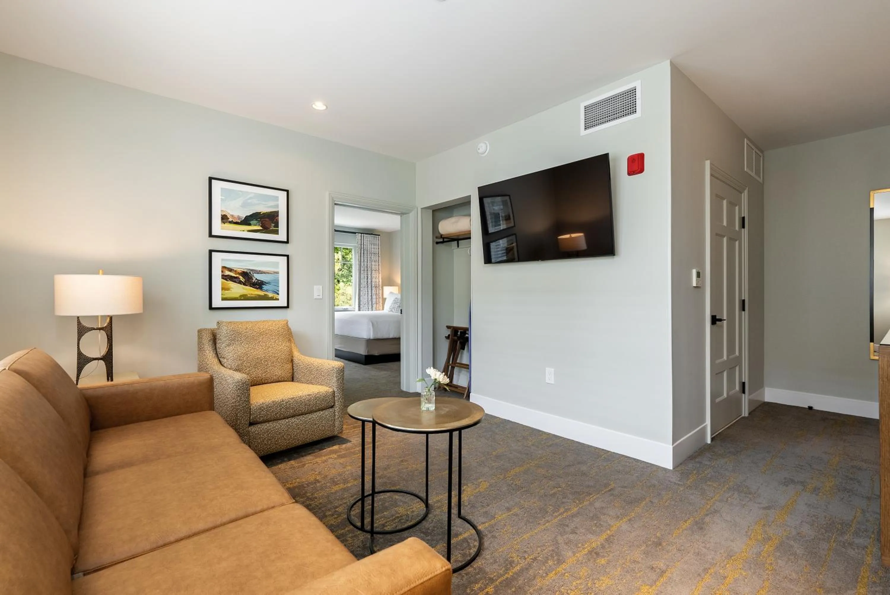 TV and multimedia in Avila Village Inn