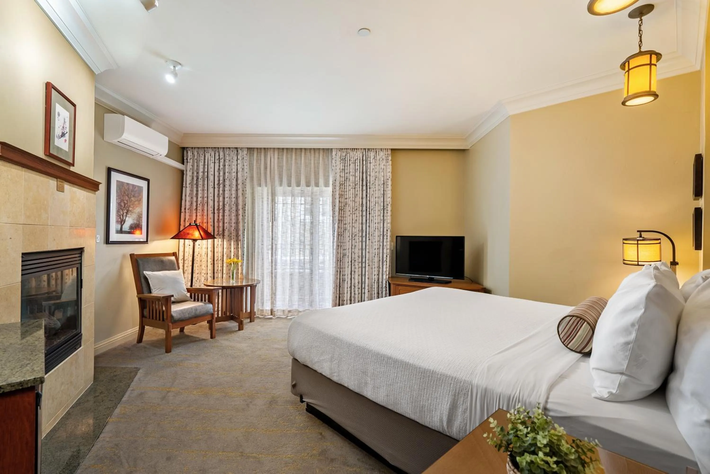 Bedroom in Avila Village Inn