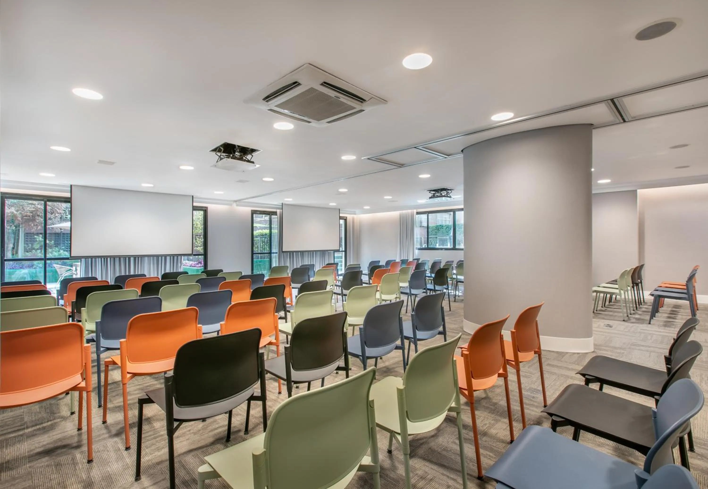 Meeting/conference room in INNSiDE by Meliá São Paulo Higienópolis