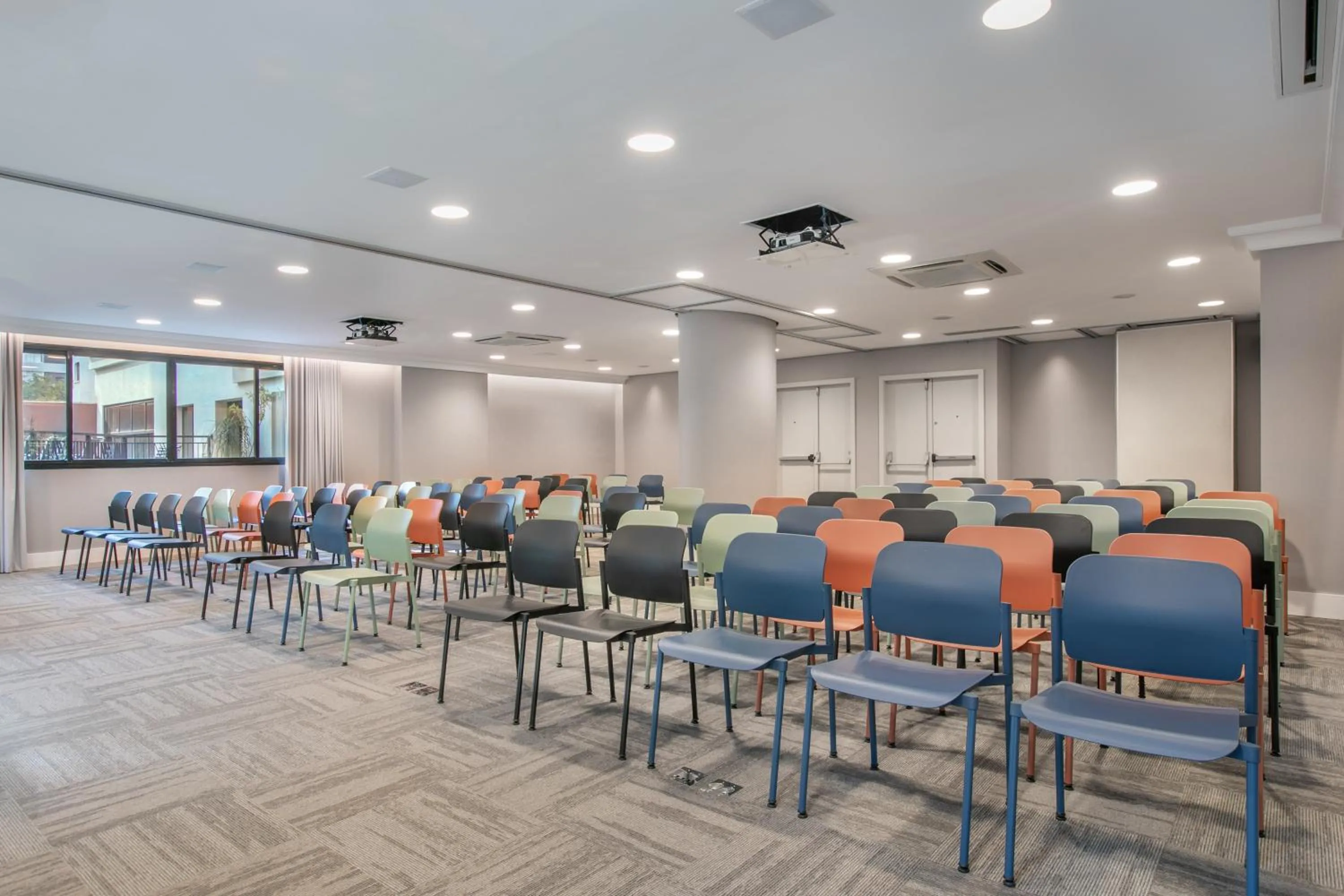 Meeting/conference room in INNSiDE by Meliá São Paulo Higienópolis