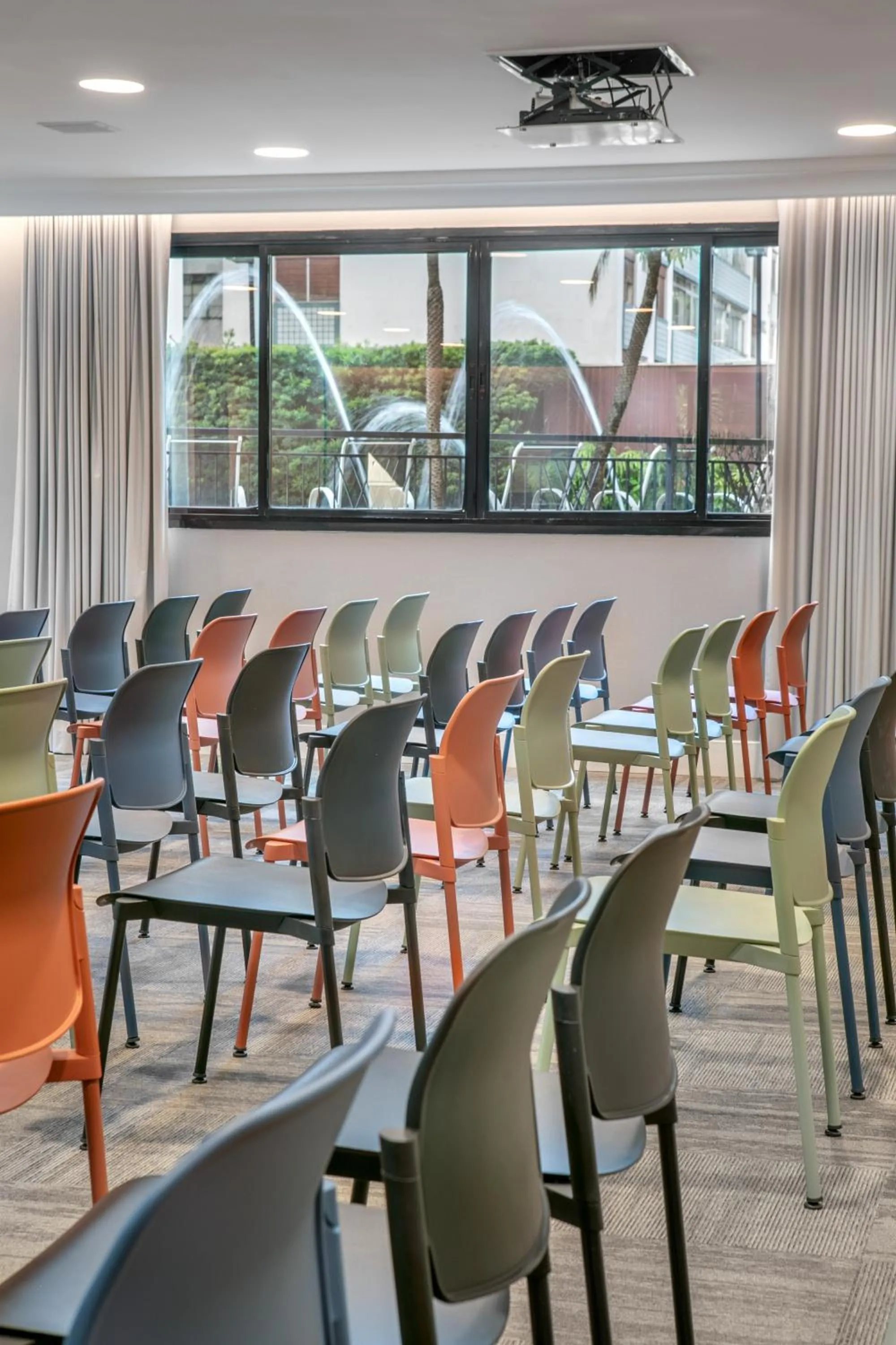 Meeting/conference room in INNSiDE by Meliá São Paulo Higienópolis