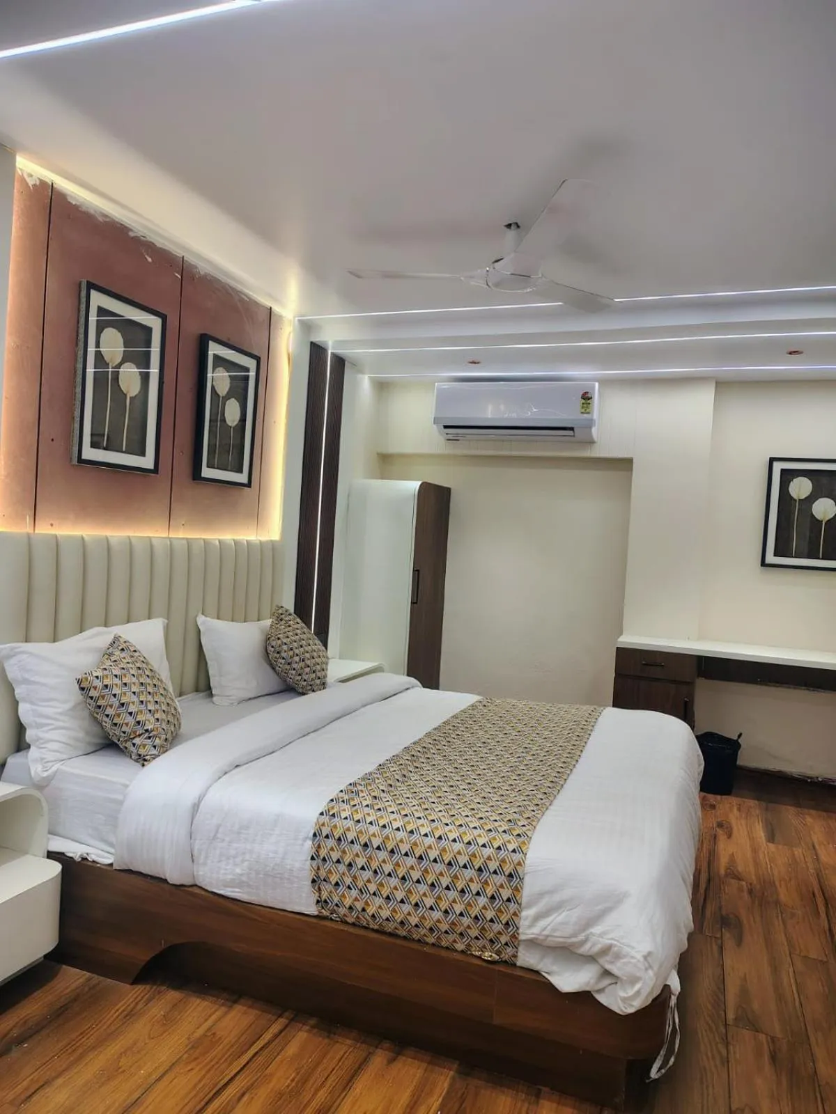 Bed in Hotel Red Rose