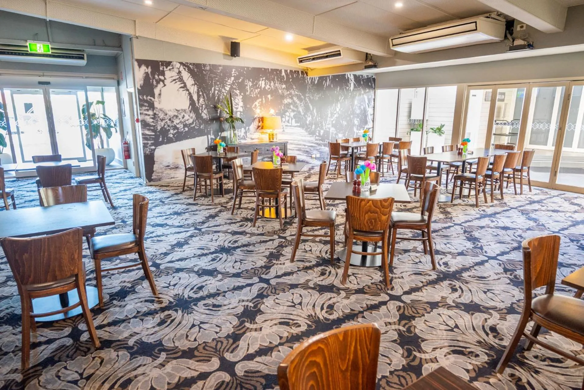 Restaurant/places to eat in Shamrock Gardens Motel