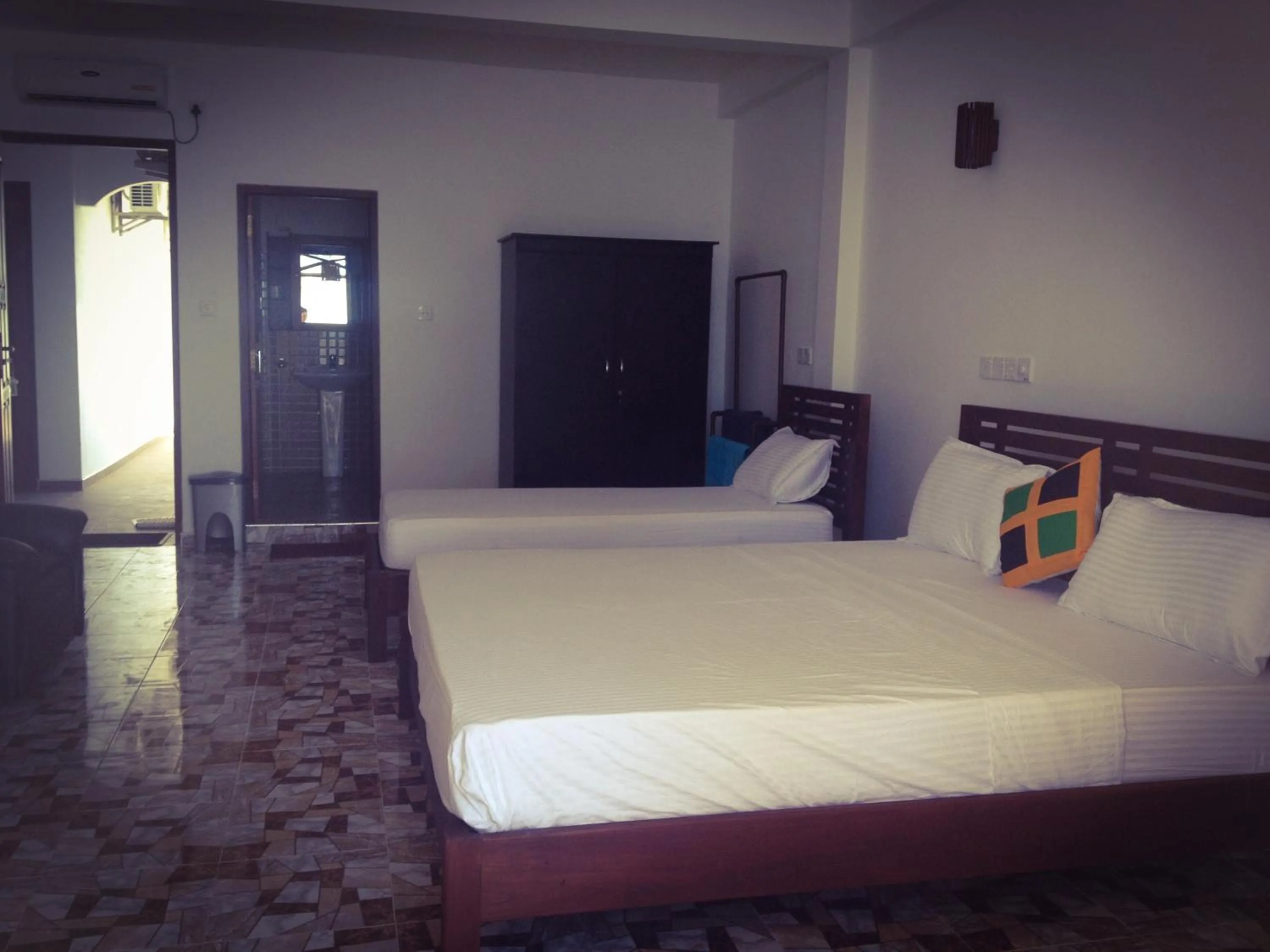 Photo of the whole room in Mirissa Seastar