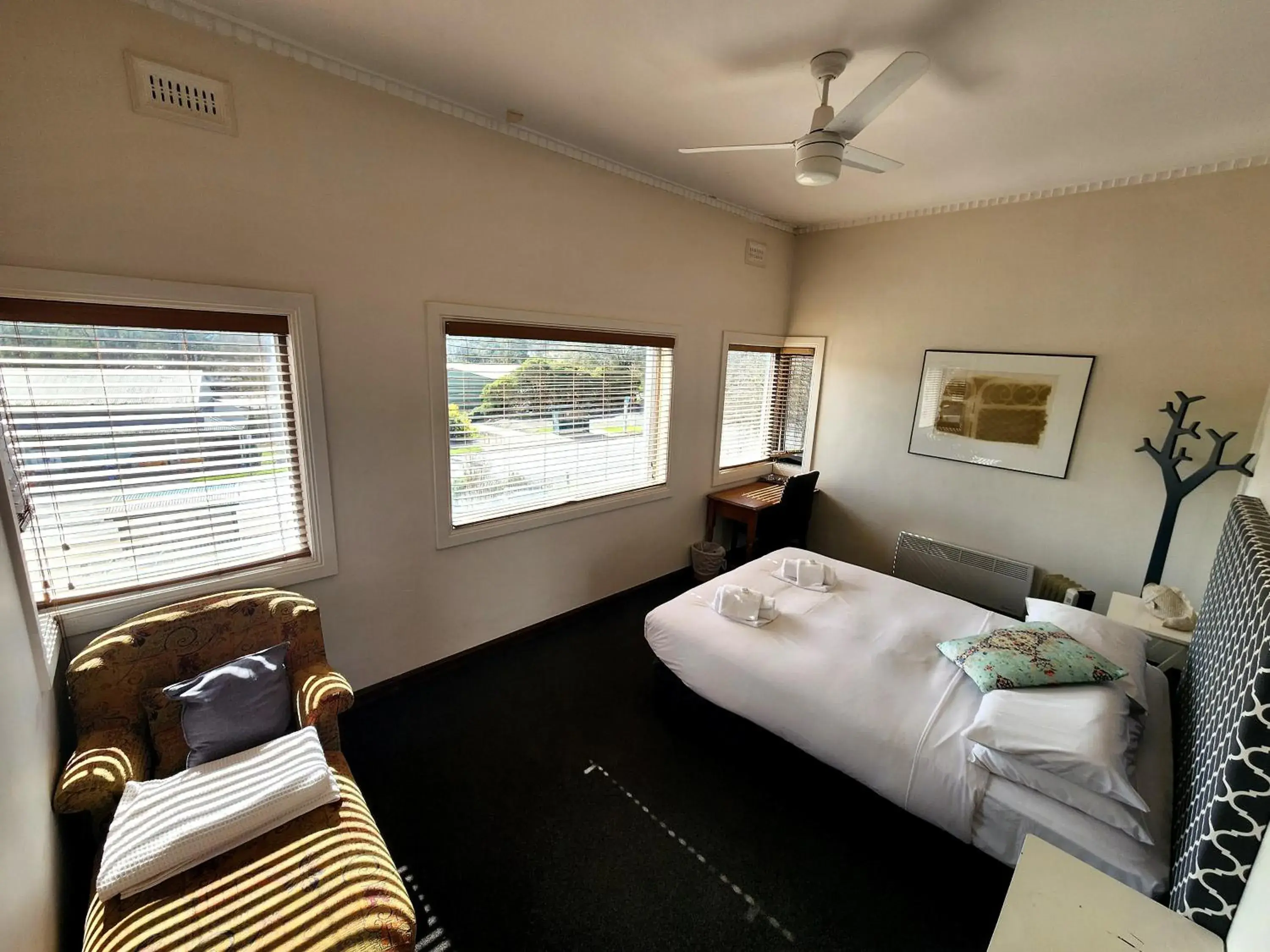 Deluxe Budget Double Room in Fish Creek Hotel Deluxe Budget Double Room in Fish Creek Hotel