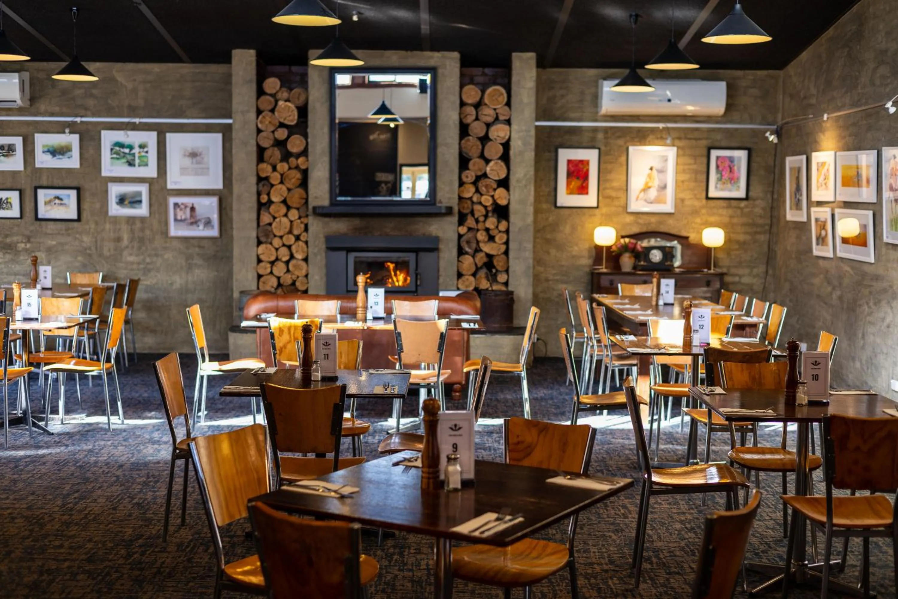 Restaurant/places to eat in Fish Creek Hotel
