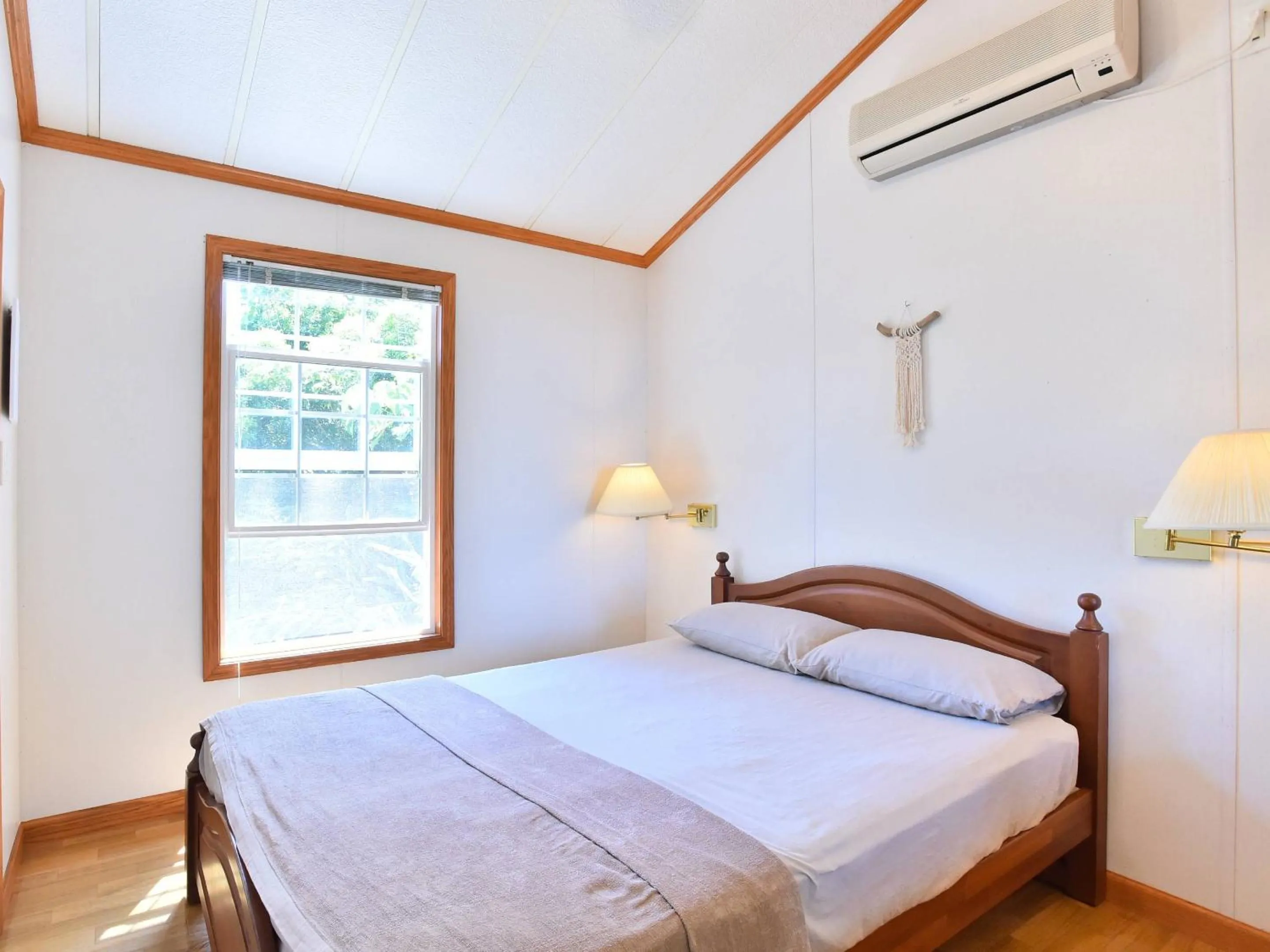 Photo of the whole room, Bed in PANORAMA Ocean View Cottage