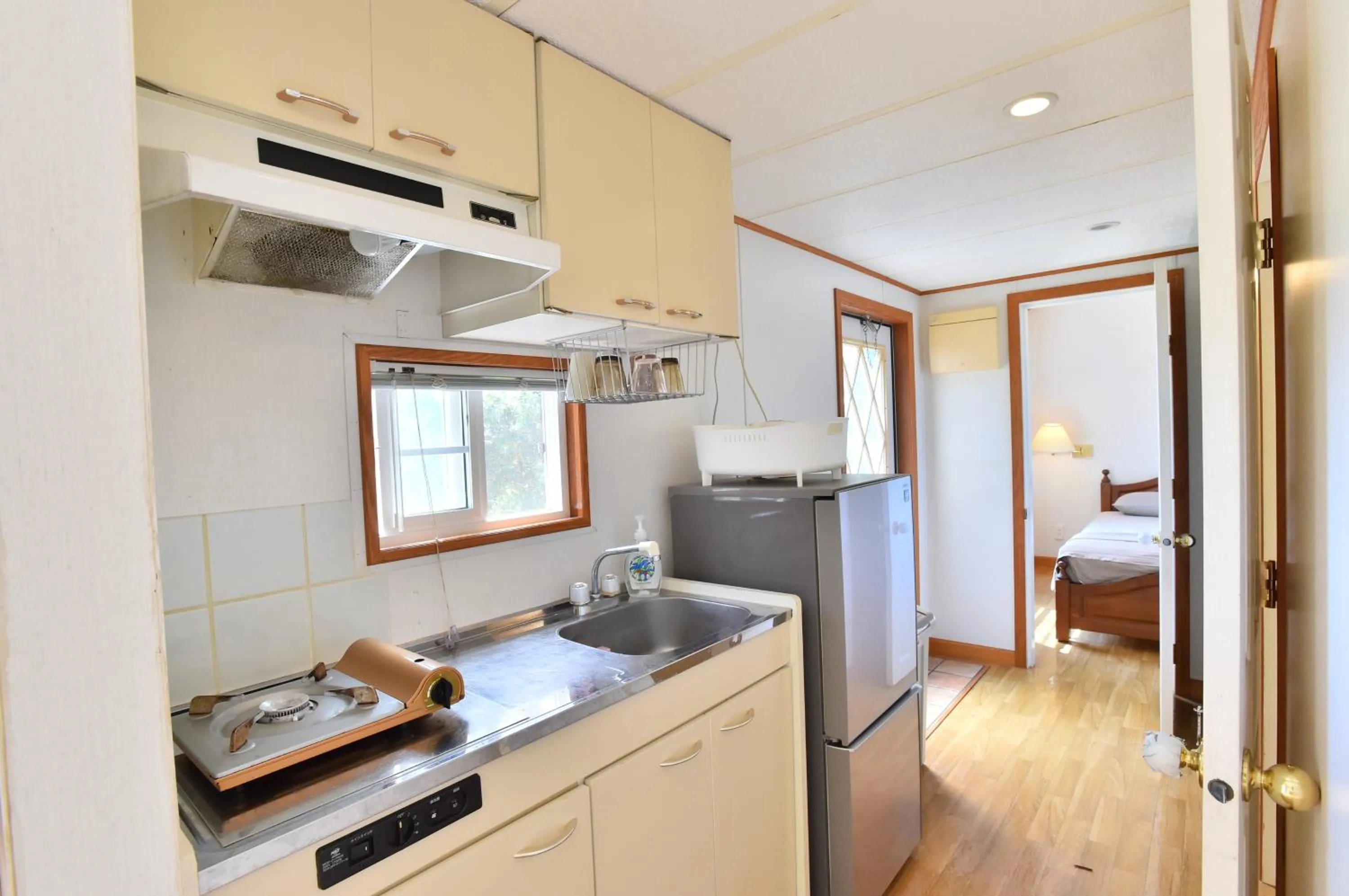 Kitchen or kitchenette in PANORAMA Ocean View Cottage