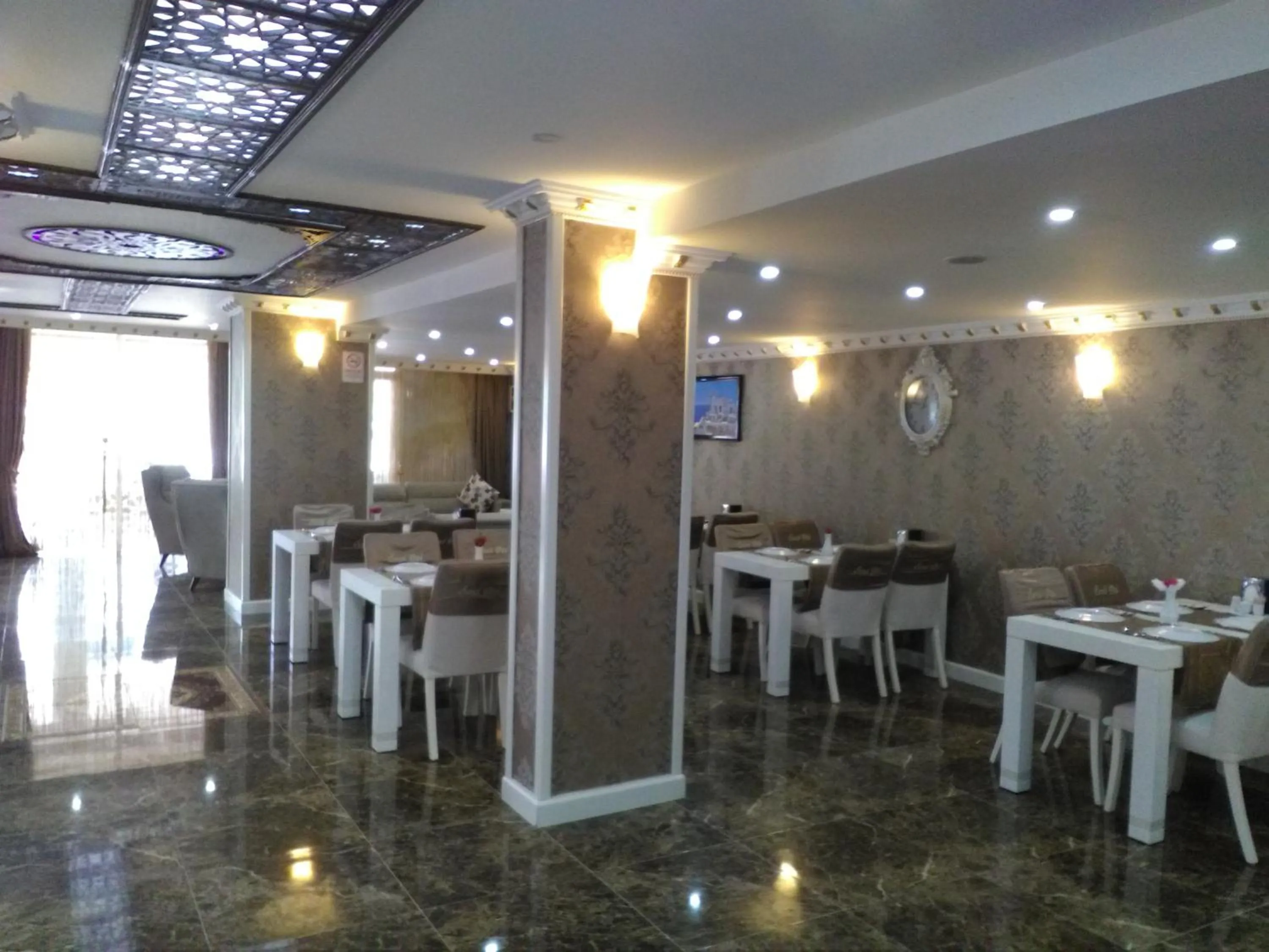 Restaurant/places to eat in Send Apart Otel