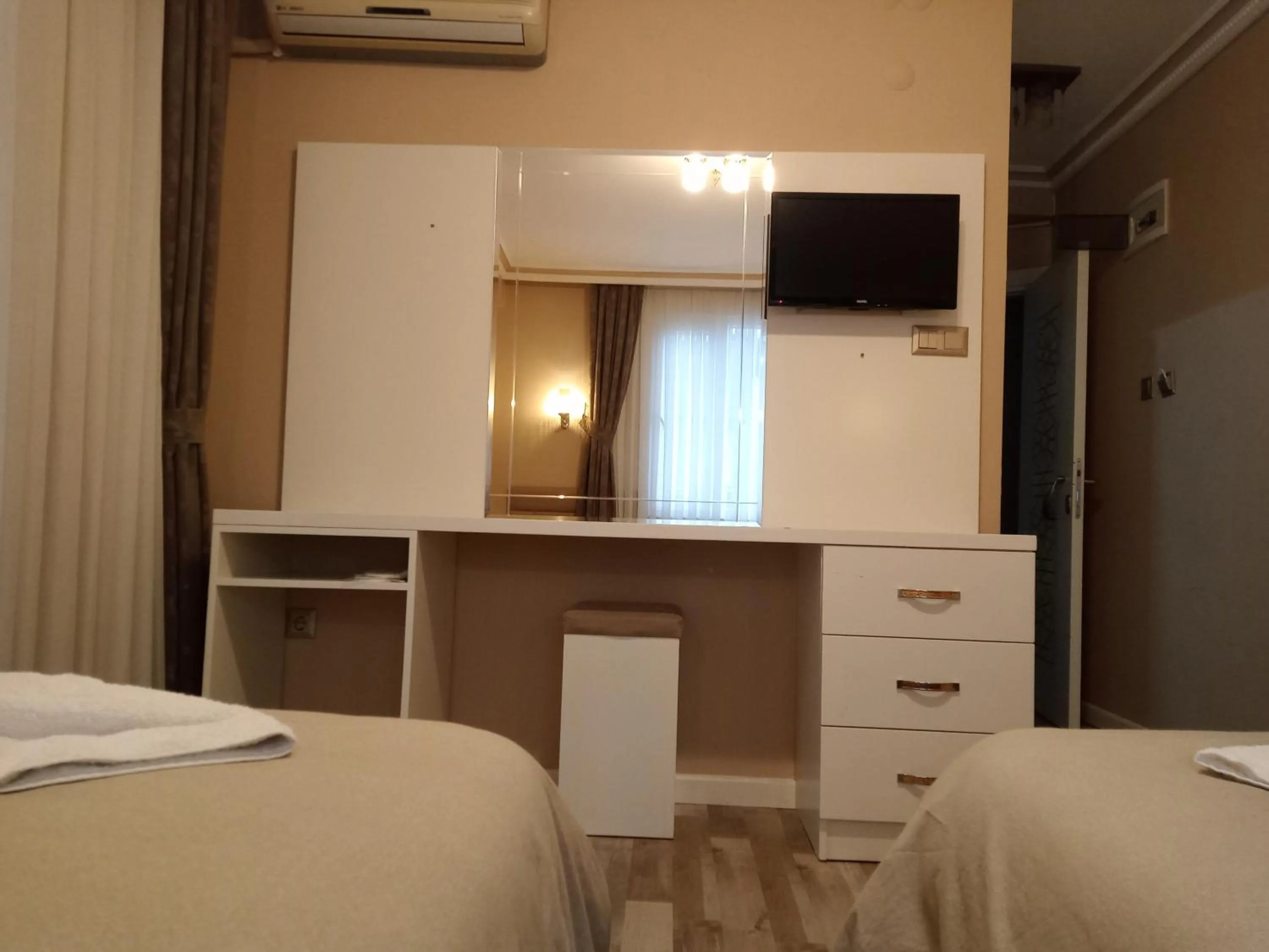 TV and multimedia, Bed in Send Apart Otel