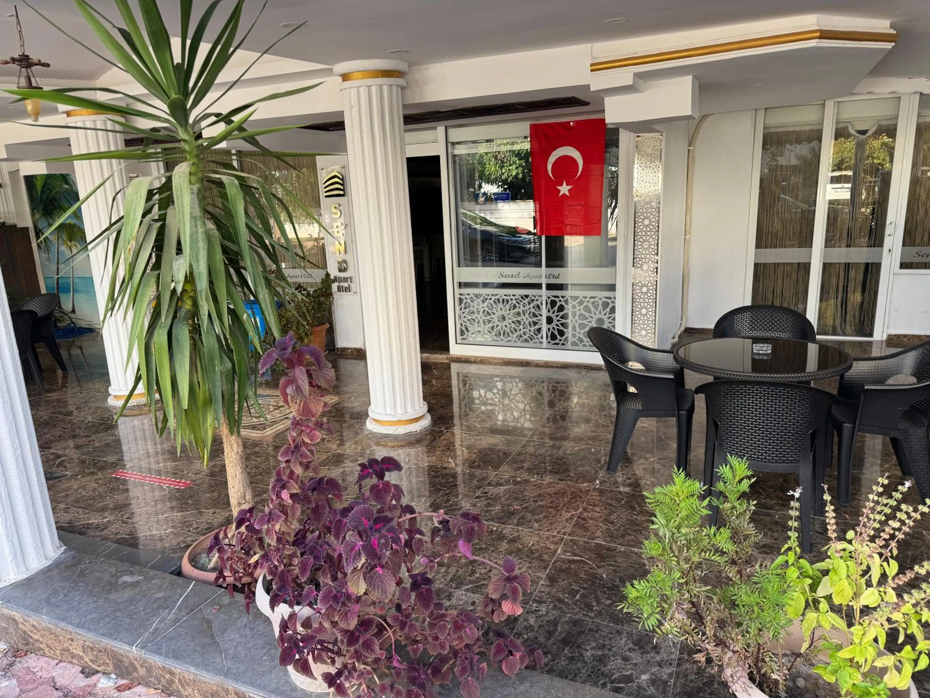 Property building in Send Apart Otel