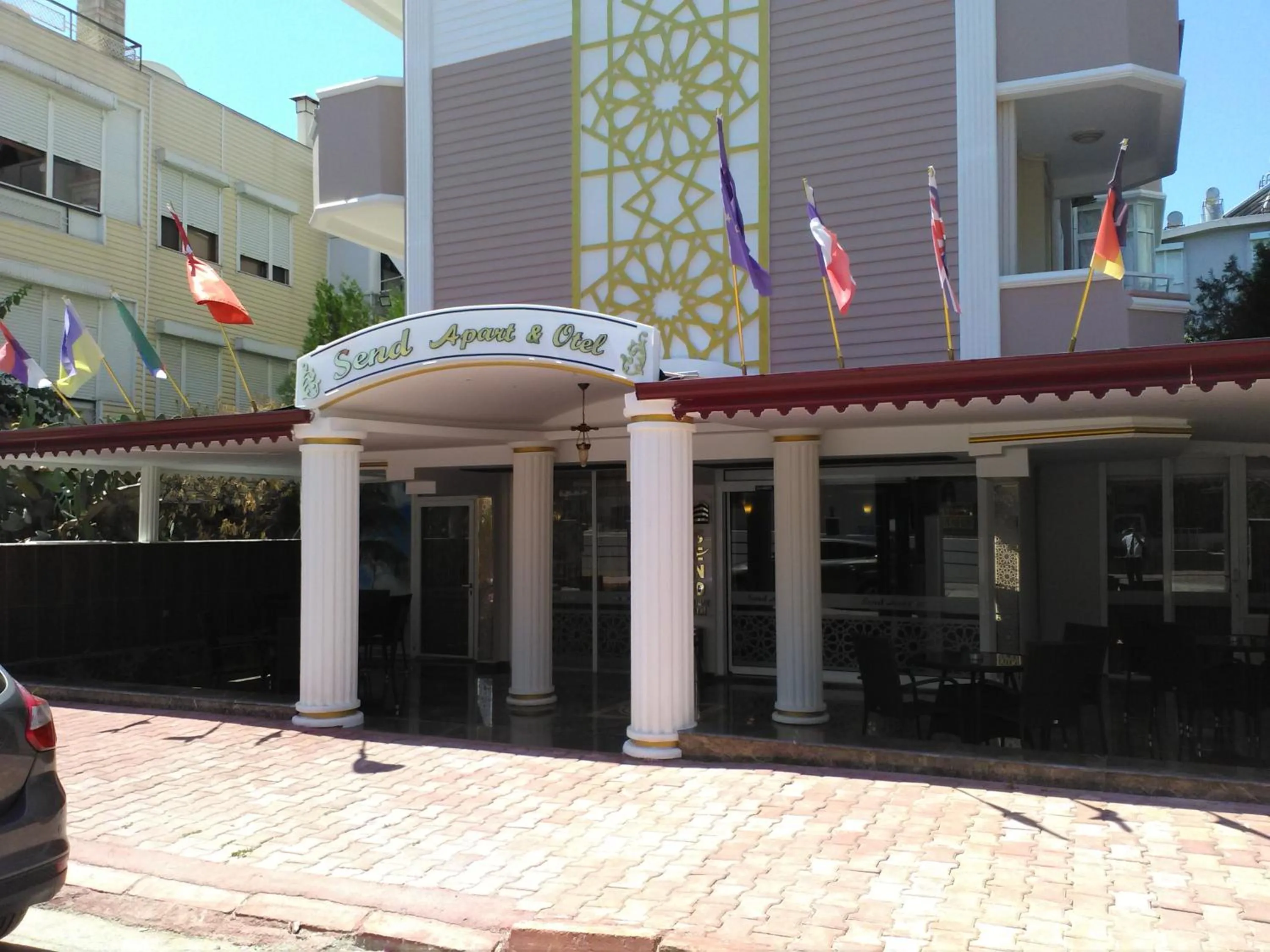 Facade/entrance in Send Apart Otel