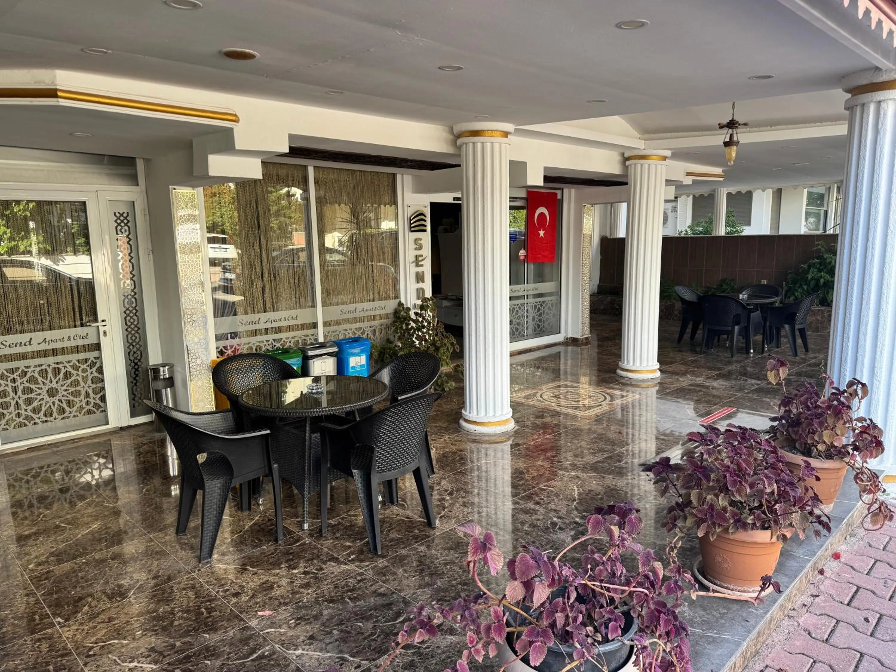 Property building in Send Apart Otel